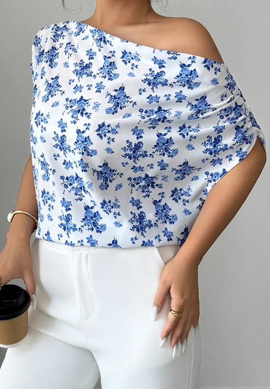 

Top Women 2026 Spring Summer New Blue and White Fragmented Print Off Shoulder Short Sleeve Loose Casual Chiffon Top