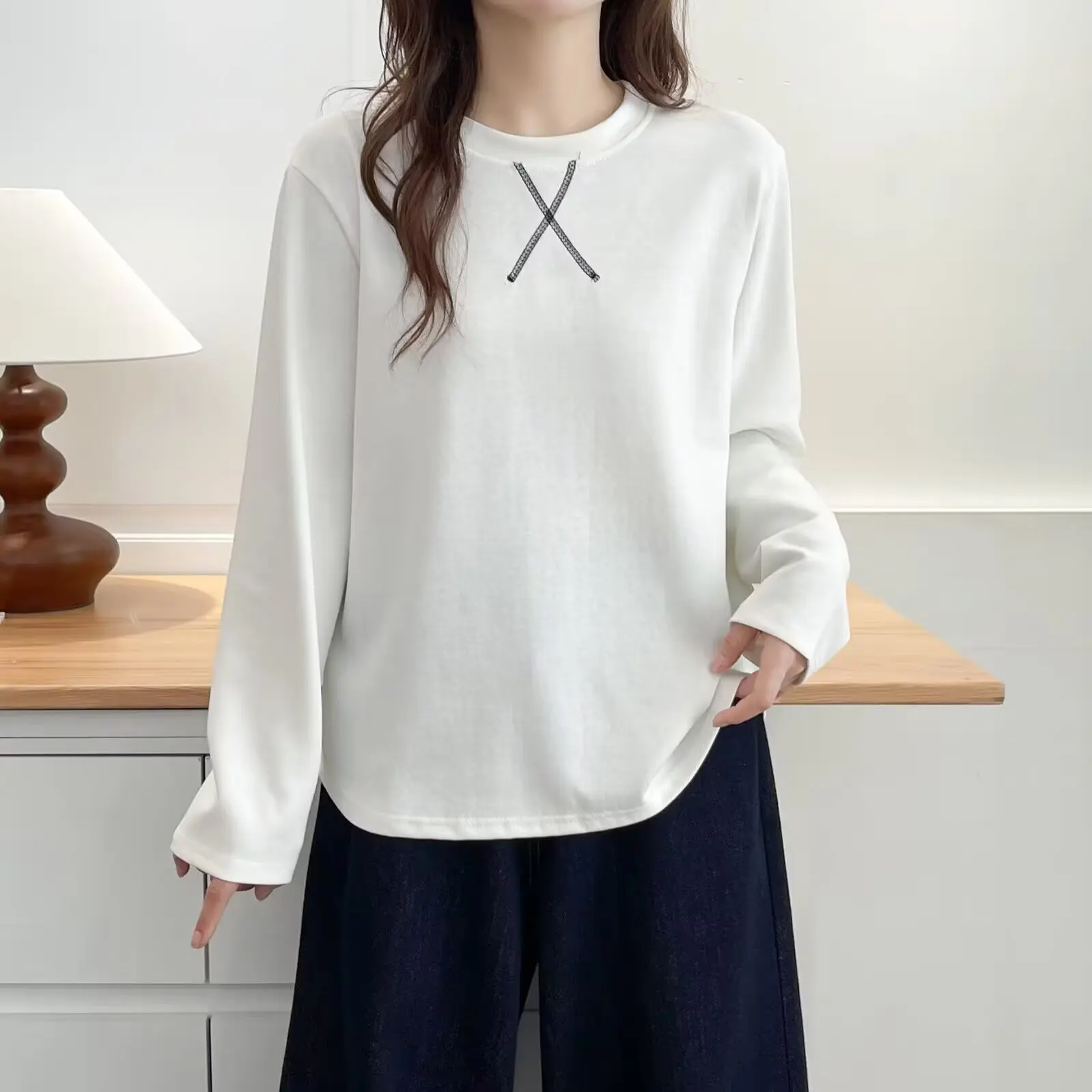 

Модная женская футболка больших размеров, осенний новый стиль, простой вырез, яркая линия, повседневные топы с длинными рукавами 956