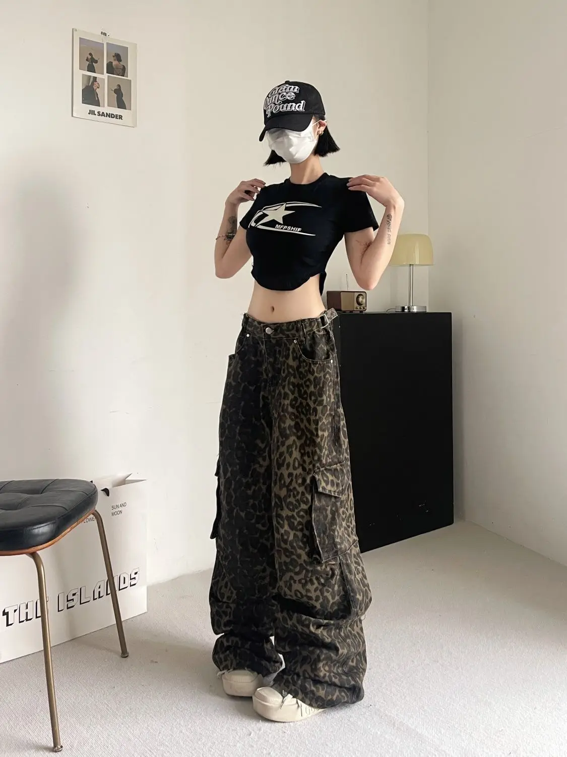 

Джинсы унисекс, осень 2024, брюки-карго в стиле ретро с леопардовым принтом, женские нишевые дизайнерские свободные повседневные брюки с высокой талией и широкими штанинами