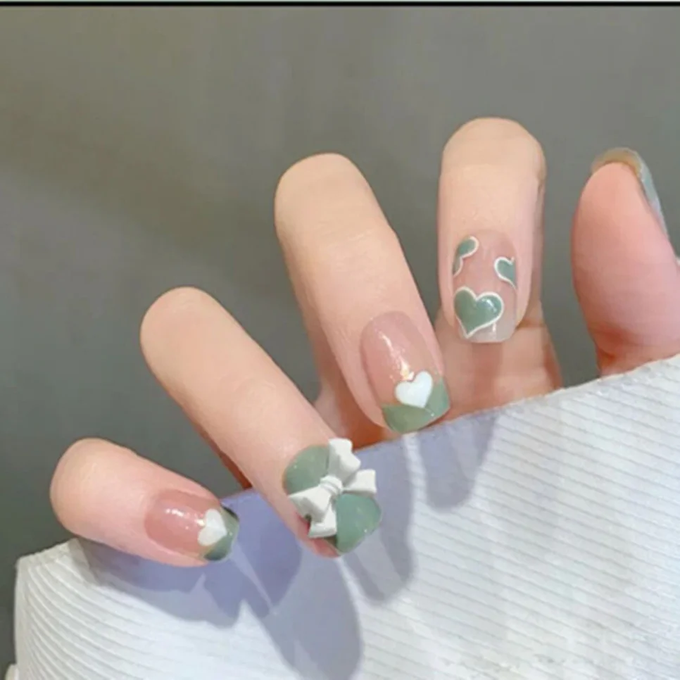 24P Rosa lindo corto cabeza cuadrada uñas postizas arte blanco 3D Bowknot uñas postizas con diamantes de imitación de perlas cubierta completa prensa en las puntas de las uñas