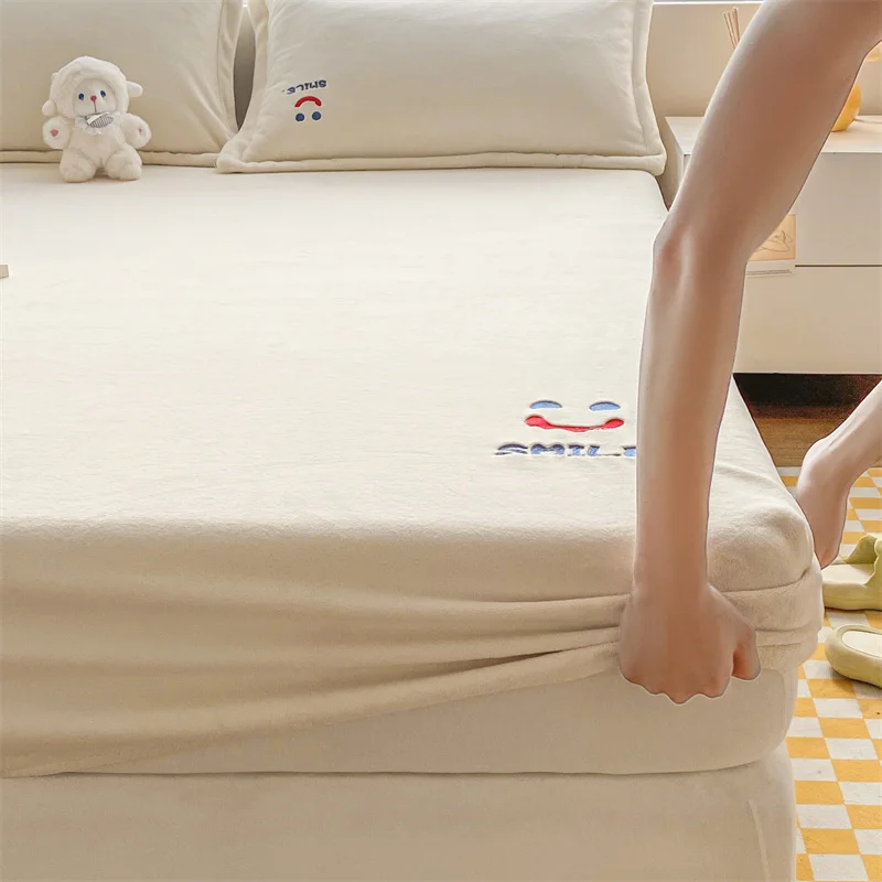 Luxury Embroidery Velvet Machine Washable Bed Cover Soft Thicken Flannel Mattress Cover Solid Color Bed Fitted Sheet