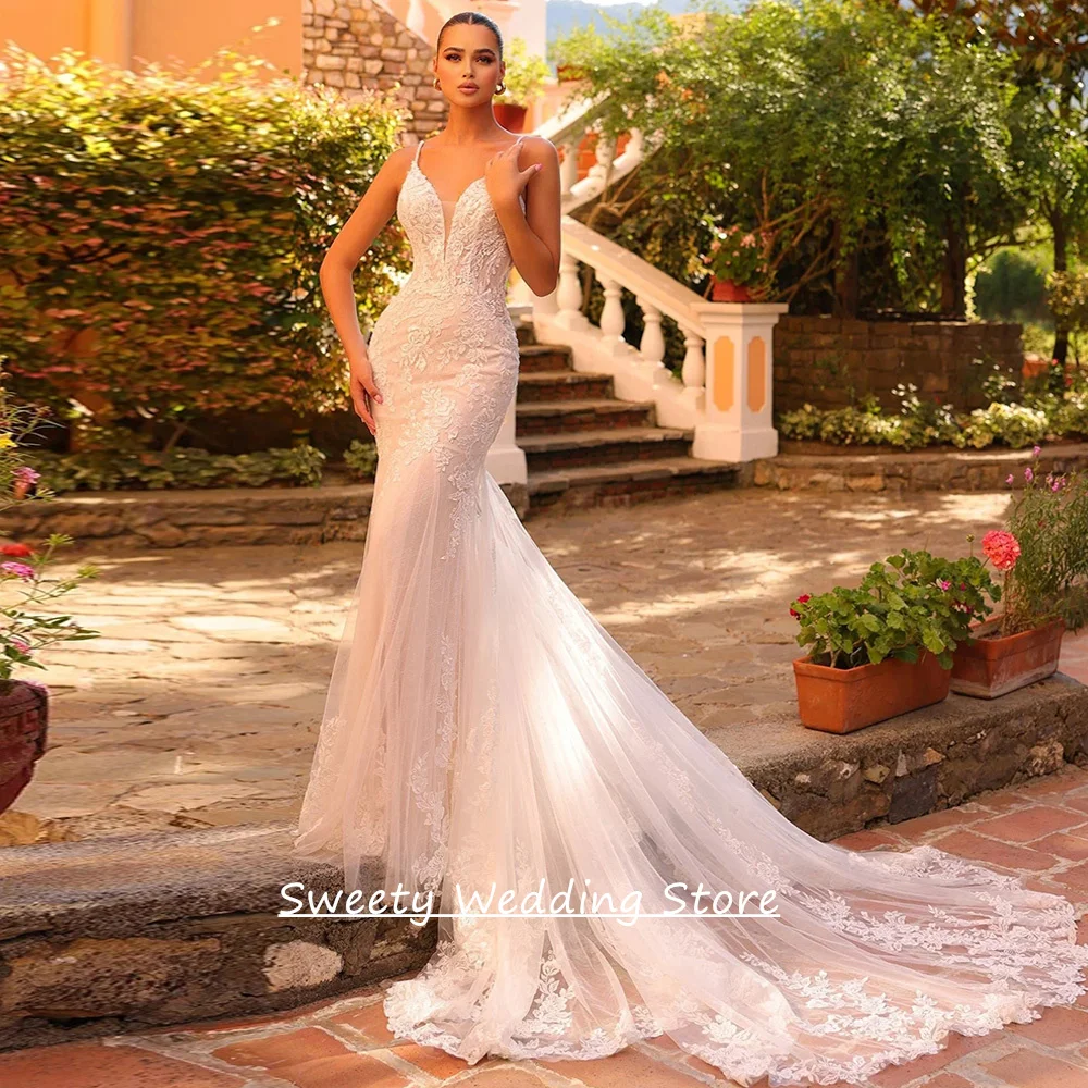 

Sexy Mermaid Wedding Dress Court Train Customized Spaghetti Straps V Neck Lace Applique Backless Bridal Gown Vestido De Noiva