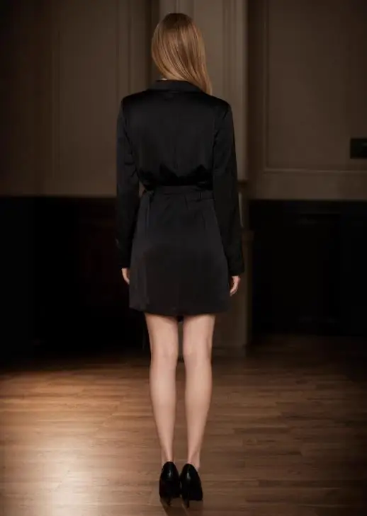 فستان خريفي جديد بلون سادة وطية صدر السترة من الساتان للنساء، أنيق ونحيف مع فستان بتصميم برباط غير متماثل