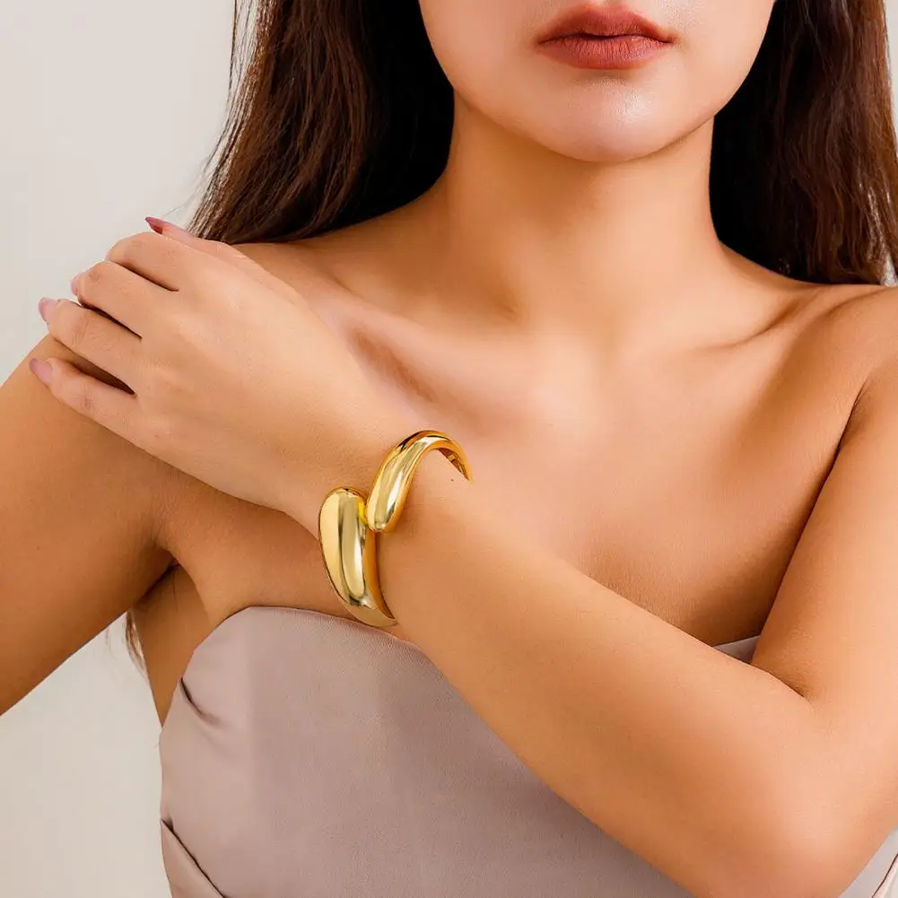 

Women Bangle Open Adjustable Zinc Alloy Golden Color Women Bracelet Luxury Wrist Jewelry Anniversary Birthday Gift Bangle