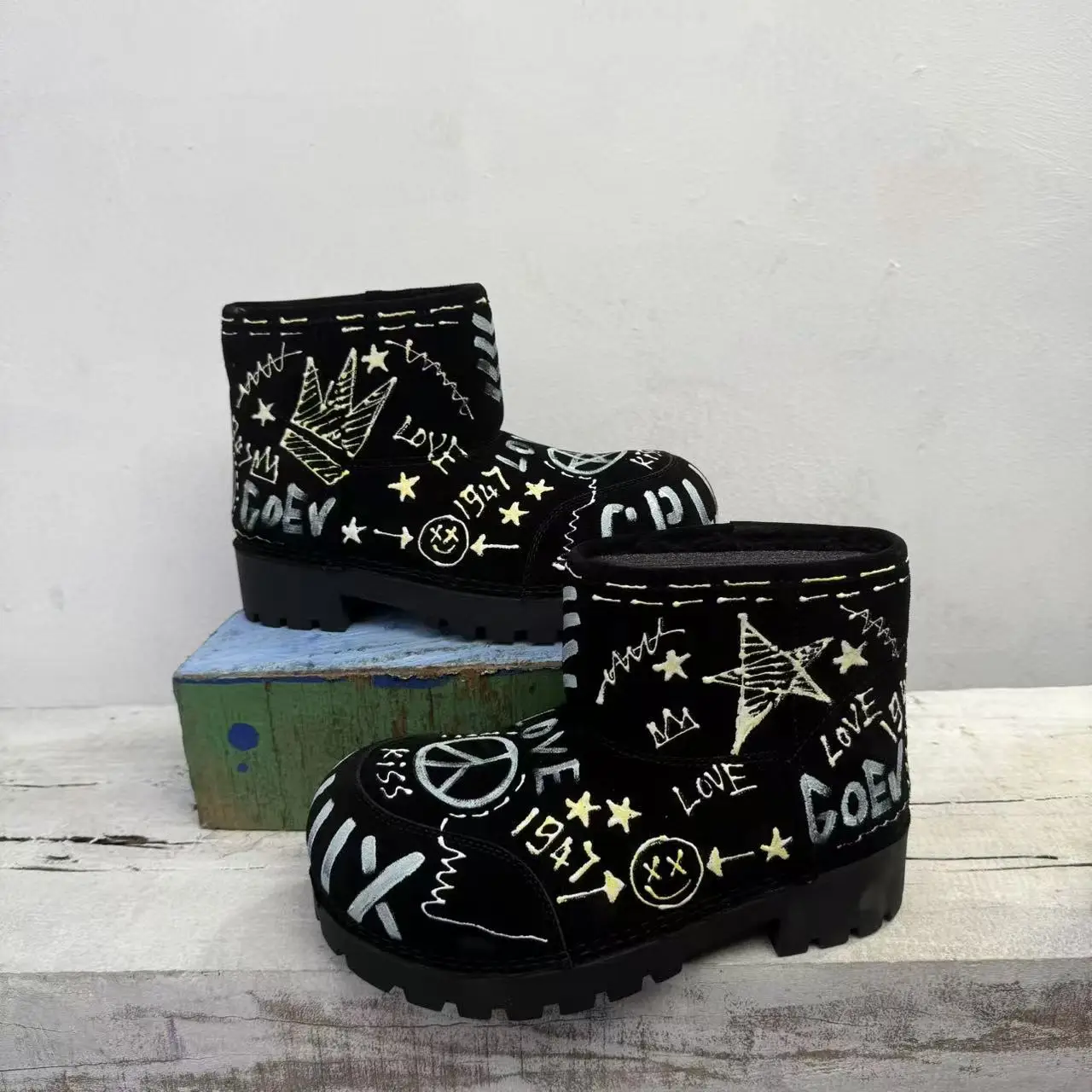 リアルピクチャー女性用高品質手作りグラフィティチャンキーソールブガン冬用スノーウール暖かいブーツ