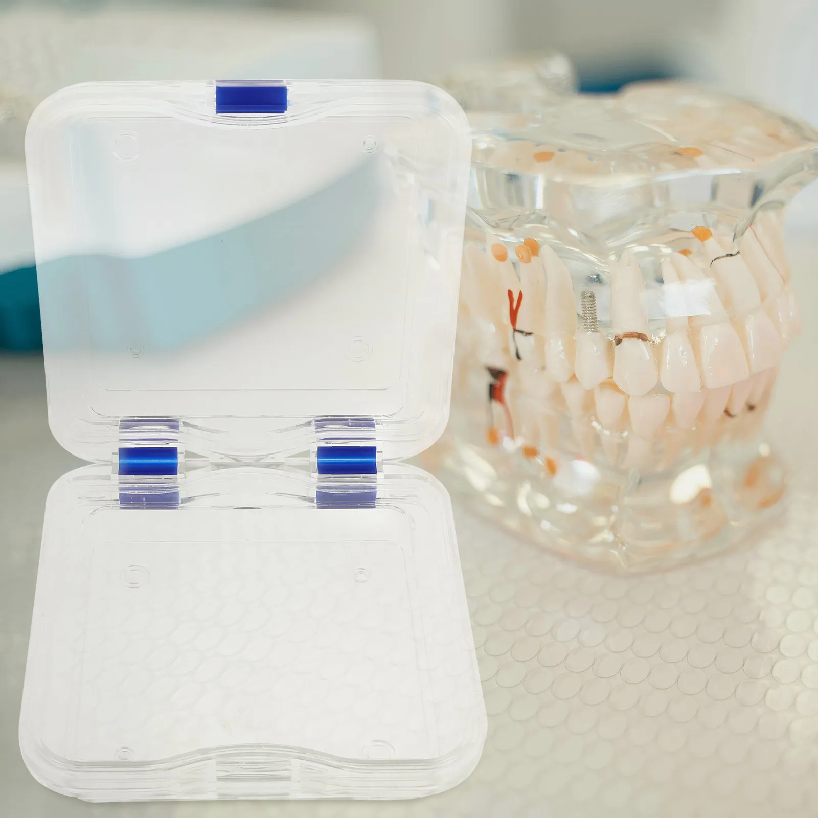 

Футляр для зубных протезов и ретейнеров: Прозрачный, ударопрочный, многофункциональный, для хранения и удобной транспортировки, легко чистится