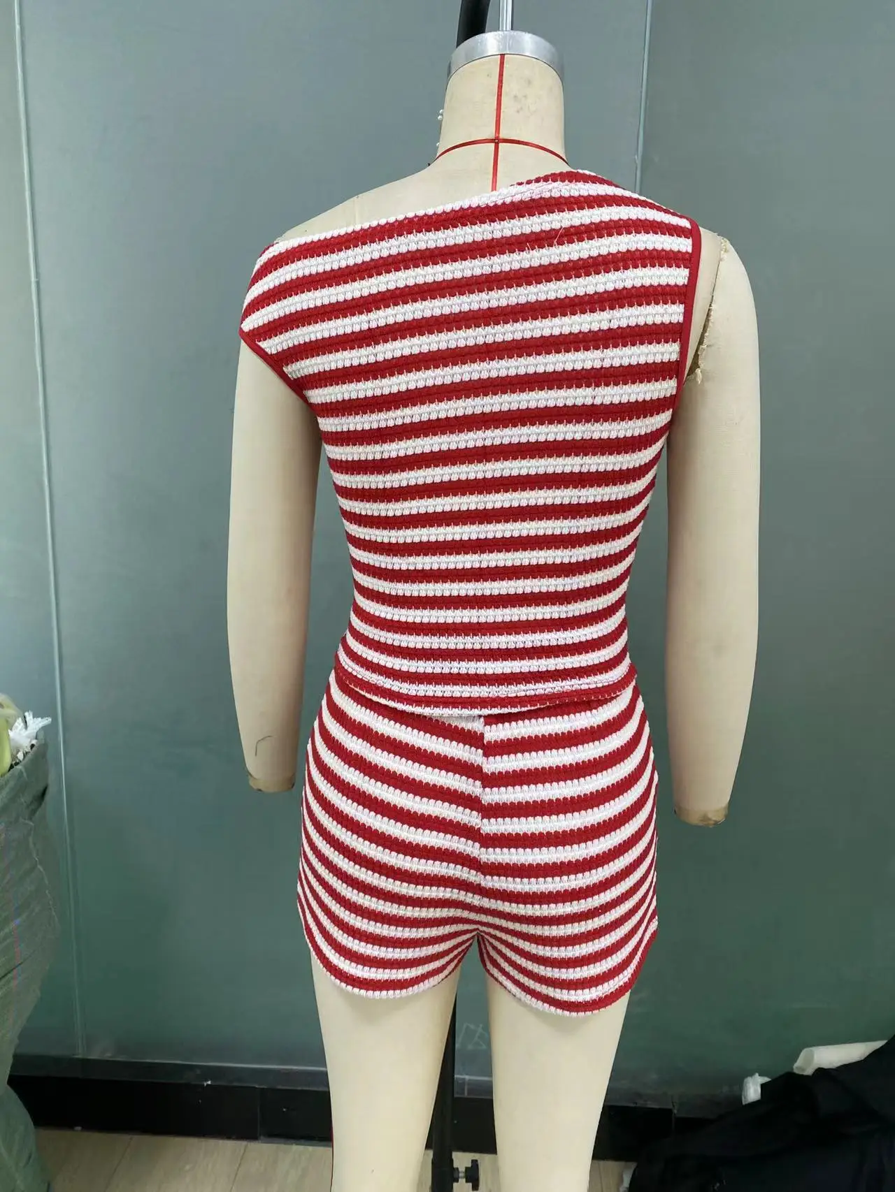 Ensemble deux pièces court d'été pour femmes, nouveau Style de vacances rayé, coupe Slim, gilet amincissant, pantalon court moulant aux hanches, ensemble pour femmes
