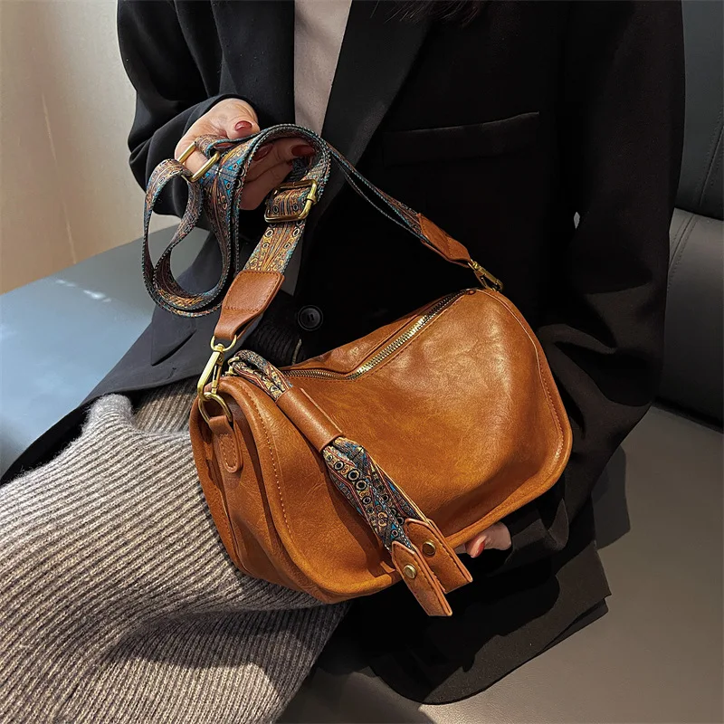 Explosive Shoulder Bag Dumpling Women\'s Popular Bag Female New Fashion Broadband Pillow Bag