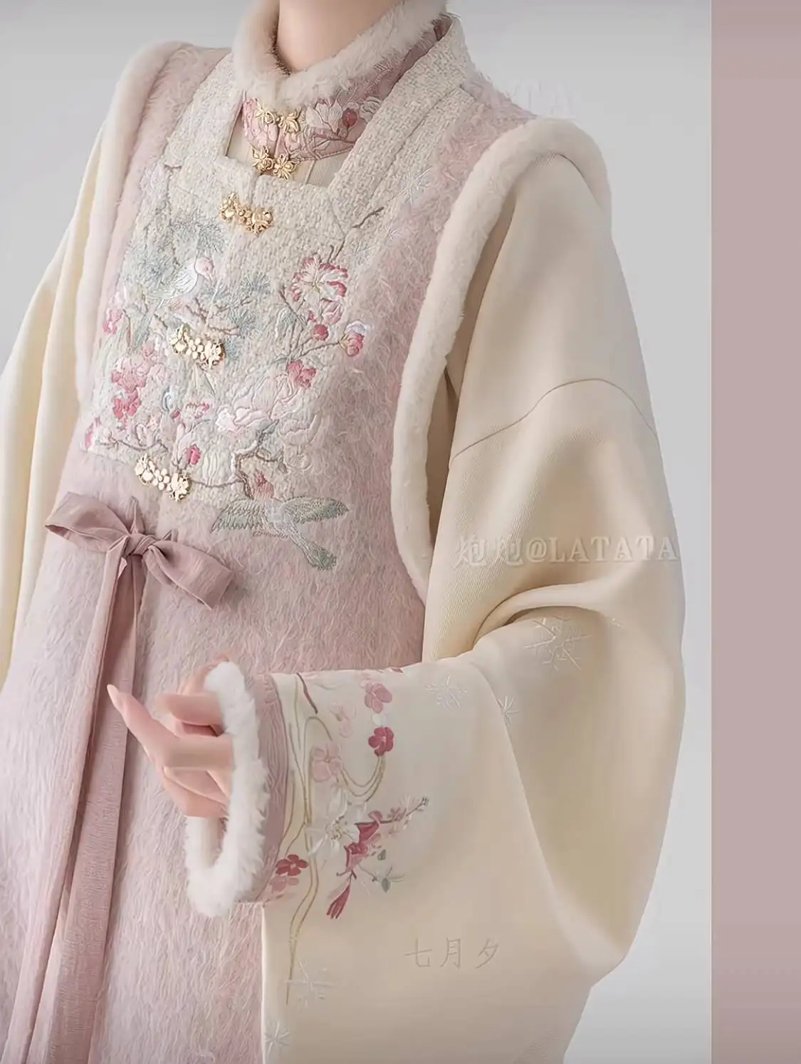 

Ming Dynasty Style Hanfu For Women With Han Elements Fleece-Lined And Thickened Embroidered Short Costume Cosplay Halloween