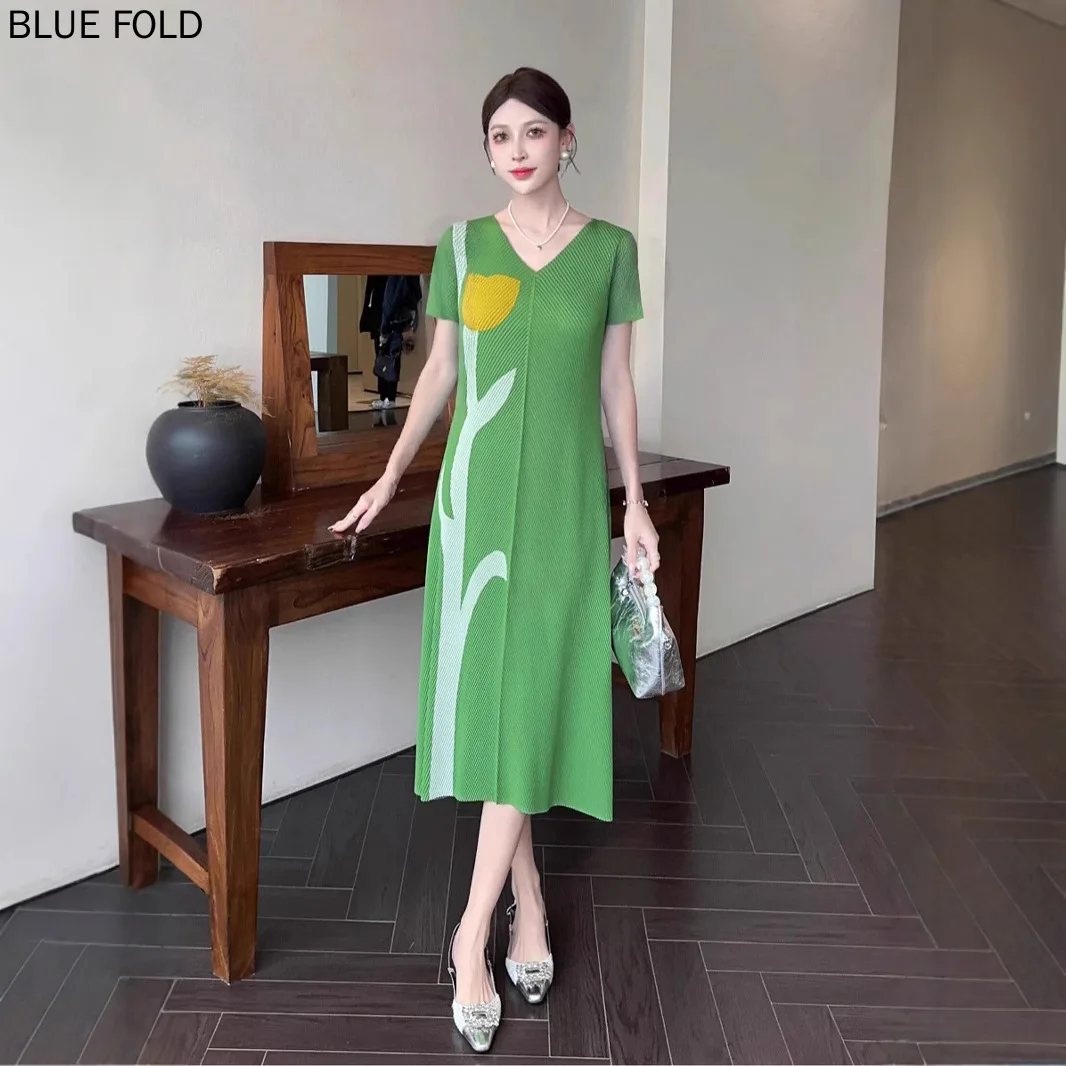

Miyake Design Sense Printed V-neck Dragon Scale Pleated Dress for Women Spring New Model Elegant Loose Plus Size Midi Dress