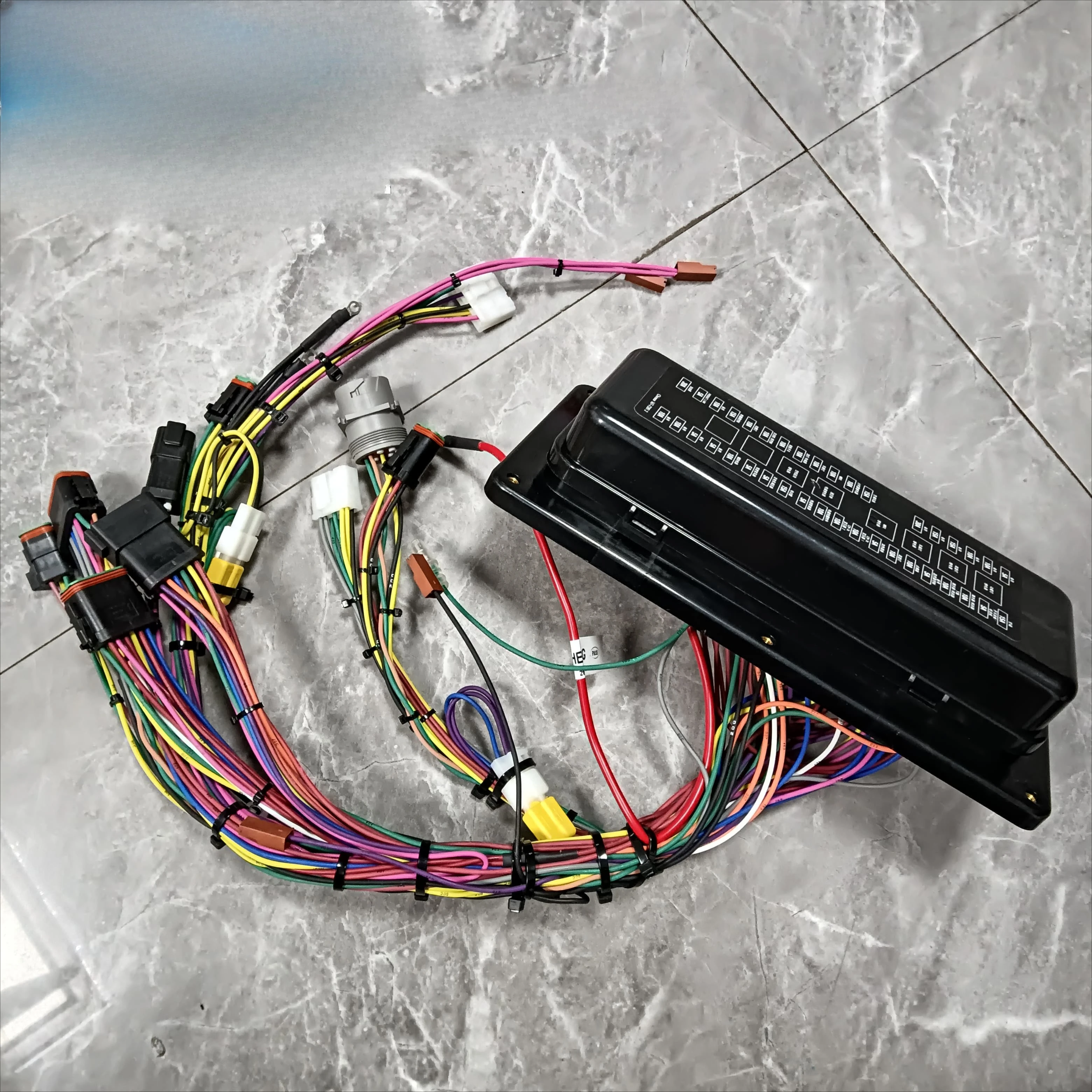 

LNHF 163-6740 1636740 Excavator Fuse Box Wiring Harness 1636740 163-6740 For Catpillar