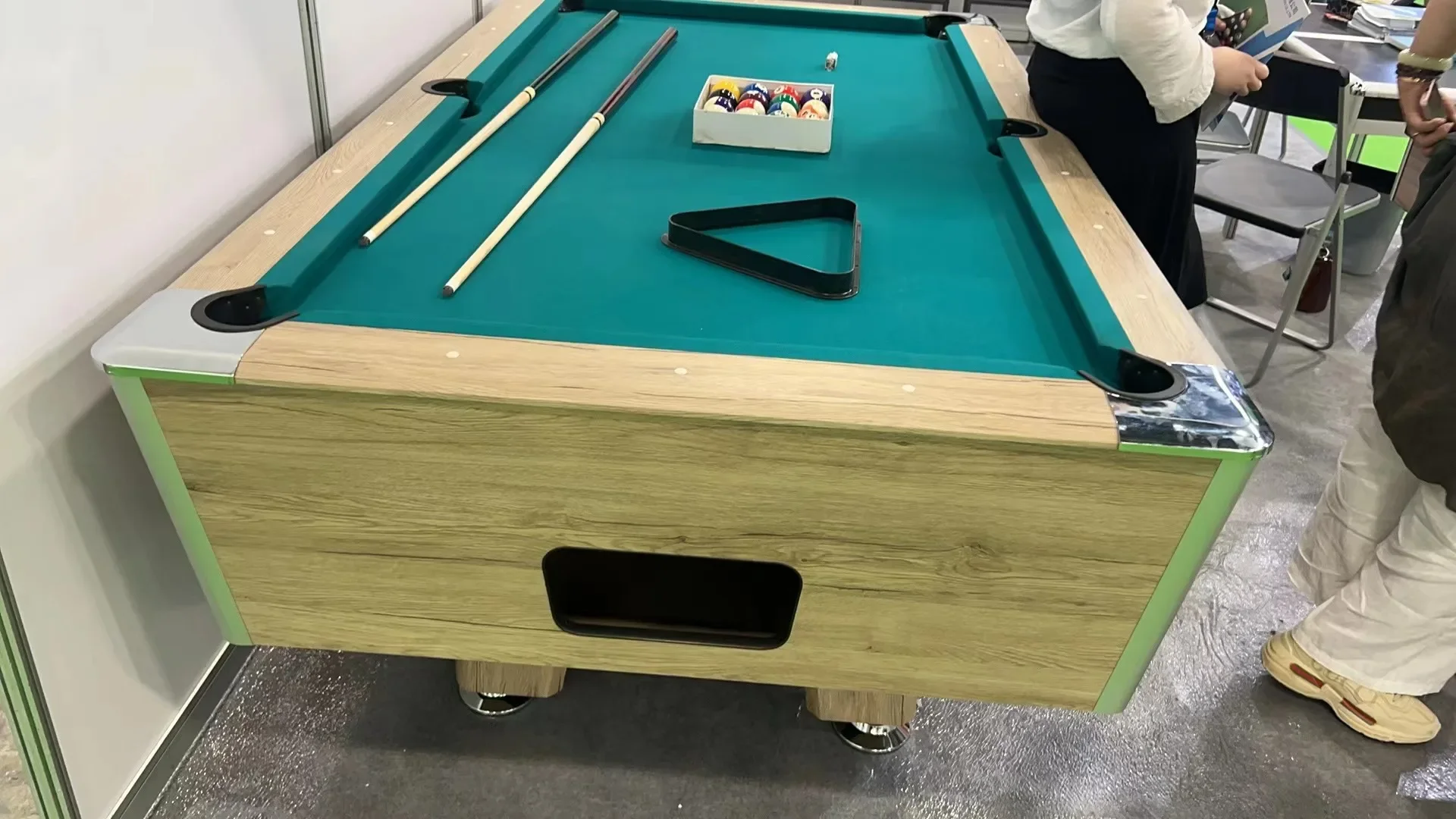 2024 Customized Sizes 7FT & 8FT Coin Operated Pool Table with Automatic Ball Returns Rubber Cushion Rail for Sports Enthusiasts