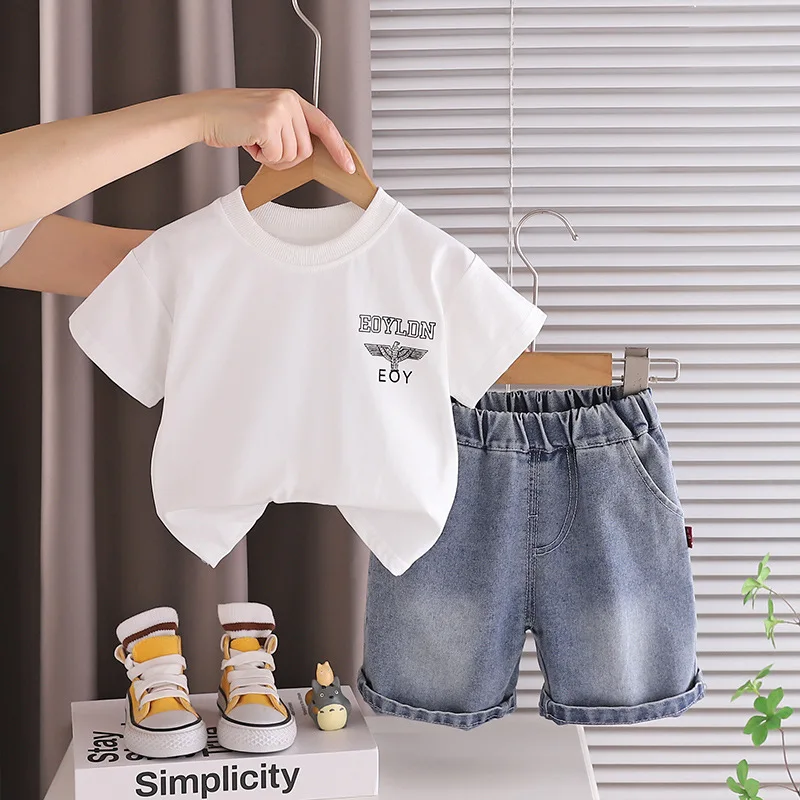 

Летний комплект для мальчиков: детская одежда 2026, новая коллекция, футболка с коротким рукавом и шорты, повседневный костюм из двух предметов для малышей