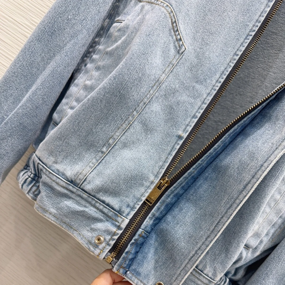 2026 high-quality women's light blue distressed short denim jacket--hb806