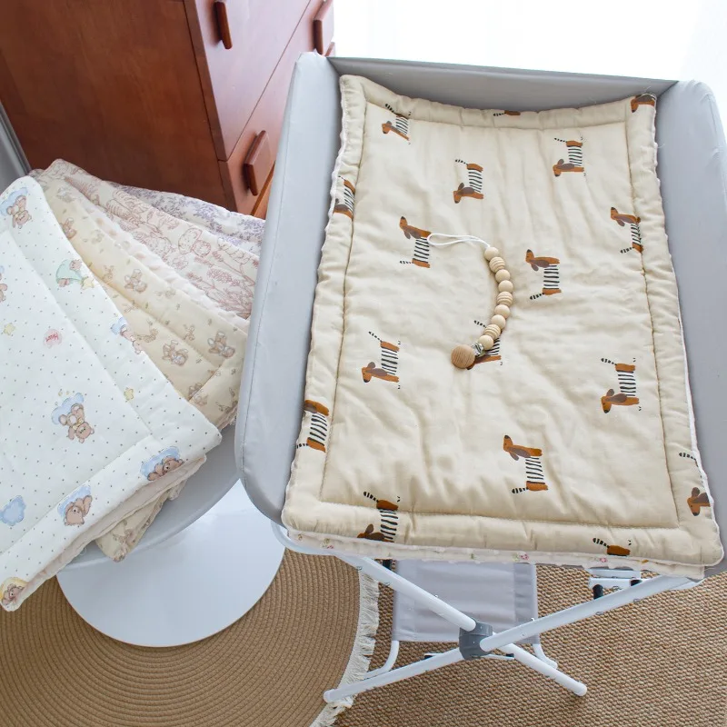 

Ультра-мягкий 2-слойный марлевый пеленальный коврик, сенсорные матрасы в горошек, милый мультяшный корейский многофункциональный детский коврик для подгузников и сна