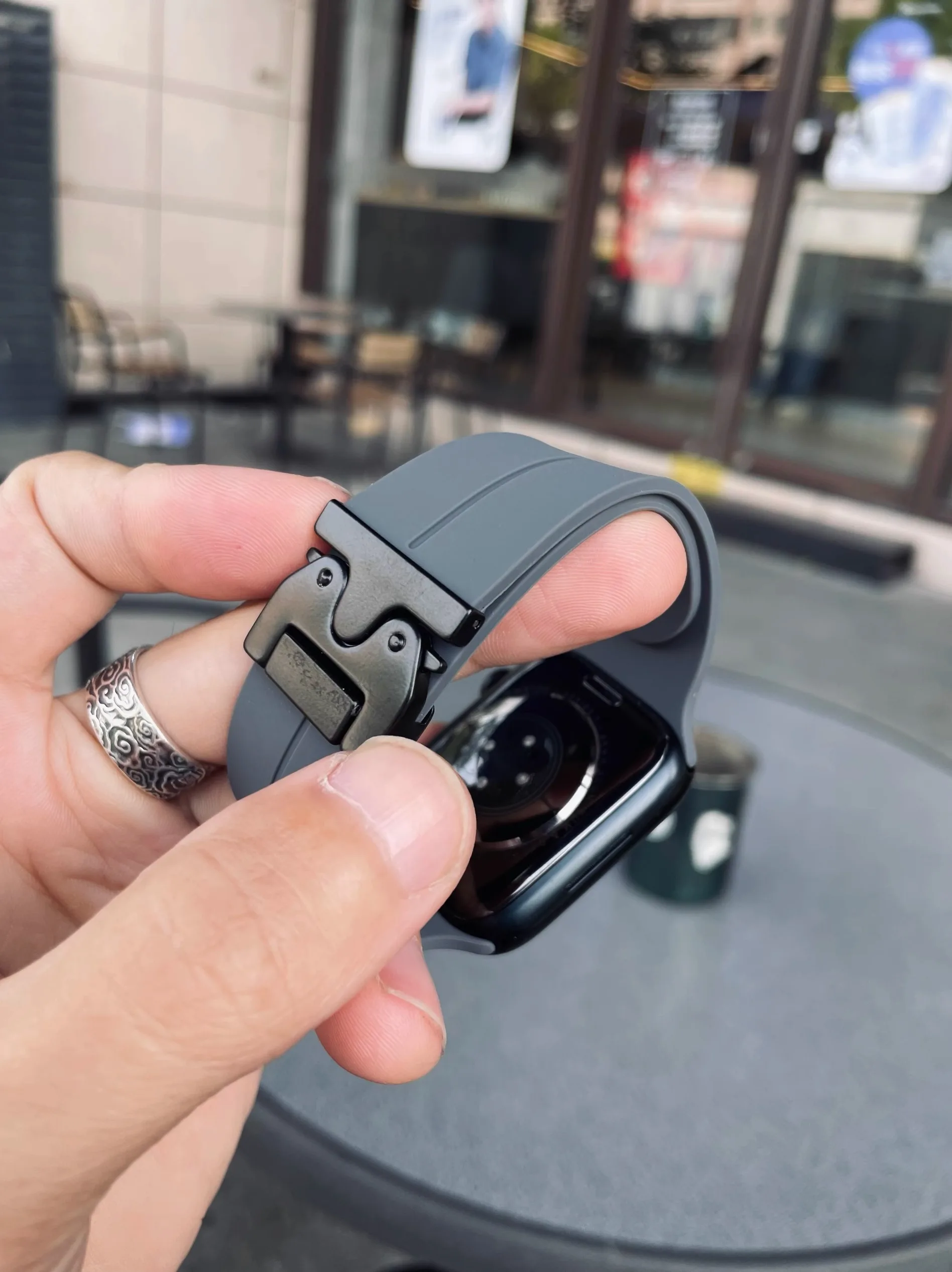 Kakestorm robot umbrella buckle applies to Apple iwatch strap s9 widened s10 silica gel Ultra2