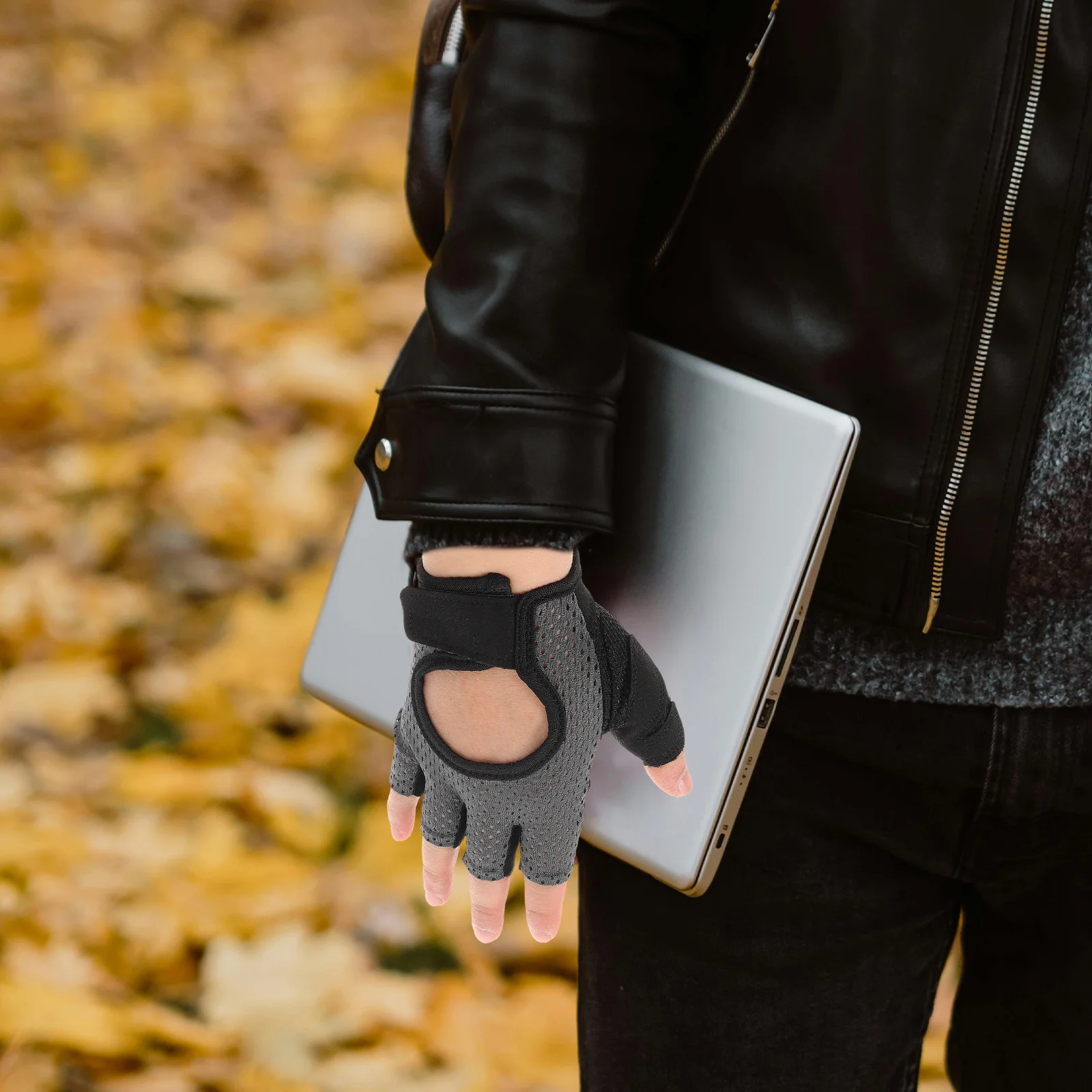 

1pcs 1 Pair Half Finger Fitness Gloves Grey For Weight Lifting Gym Cycling Workout Mountain Bike Exercise Sports Outdoor Hiking