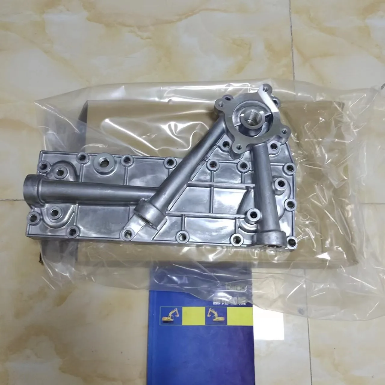 

High Quality PC200-6 6207-61-5210 6207615210 Oil Cooler Cover for 6D95 PC200 PC210 PC220 PC250