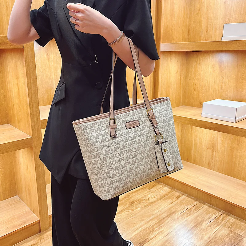 

Trendy Designer Messenger Bag High-End With Letter Logo Paris Fashion For Business Women Commuter And Best Superstar Use