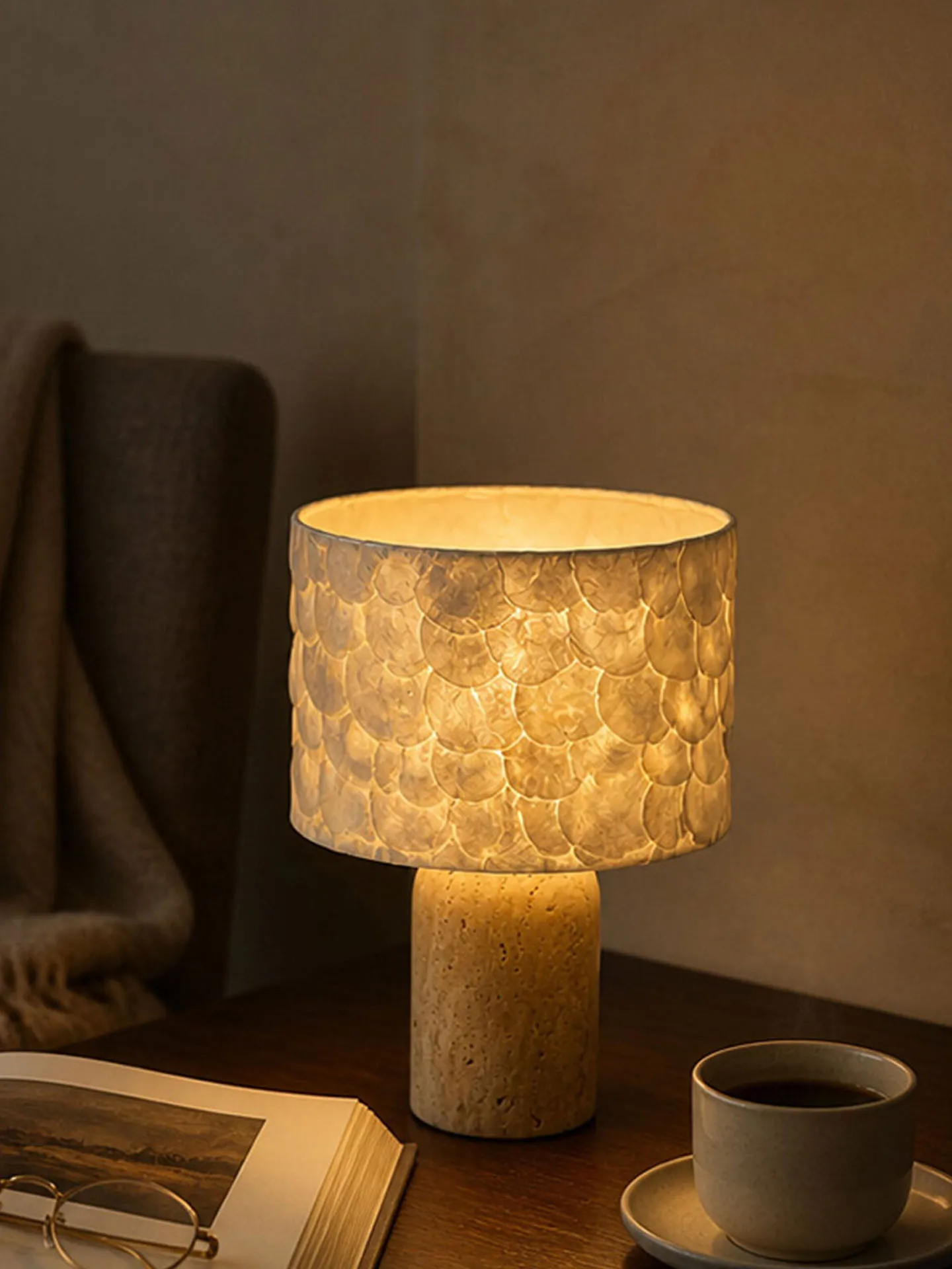 French Shell Shade Table Lamp Natural Yellow Travertine Rechargeable Lamp Soft Ambient Lighting Bedroom Dining Table Decoration