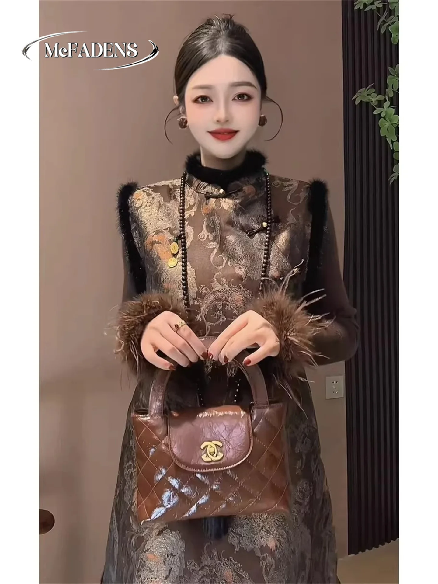 

Новый зимний комплект 2026 года: Женский костюм из двух предметов с вышивкой в китайском стиле (Гонконг), жилет и платье с цветочным узором, длинный рукав, средняя длина