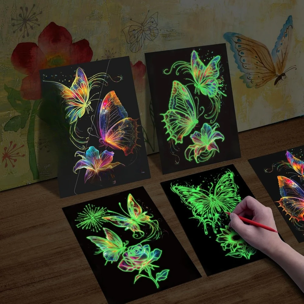 Tiener kraskunst, mooie nachtscène krasschilderijen, regenboog kraspapier die in het donker leuchtt