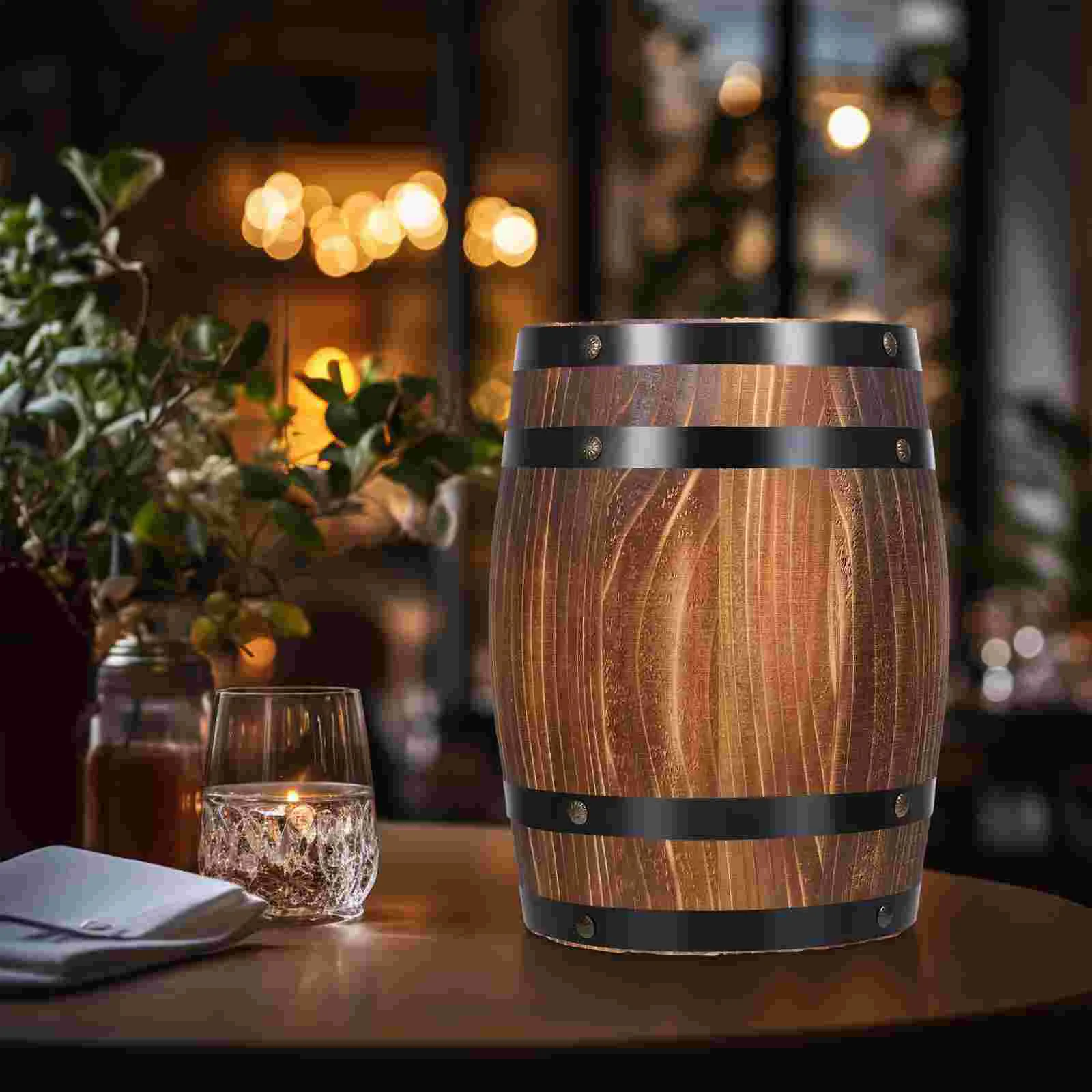 バレルビールとウイスキーの装飾、木製の屋外風景、木製のレトロな装飾品