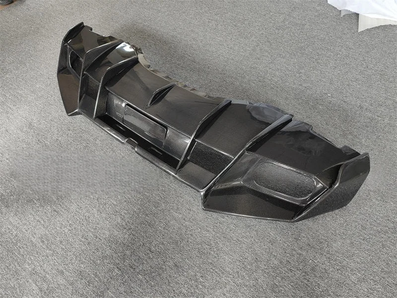 

Suitable for Lamborghini Huracan LP610 retrofit upgrade M-type carbon fiber body kit, including rear lip diffuser