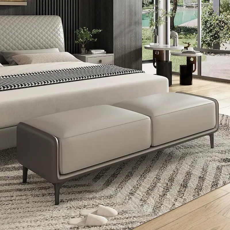 Italienischer minimalistischer Nachttischhocker, Betthocker