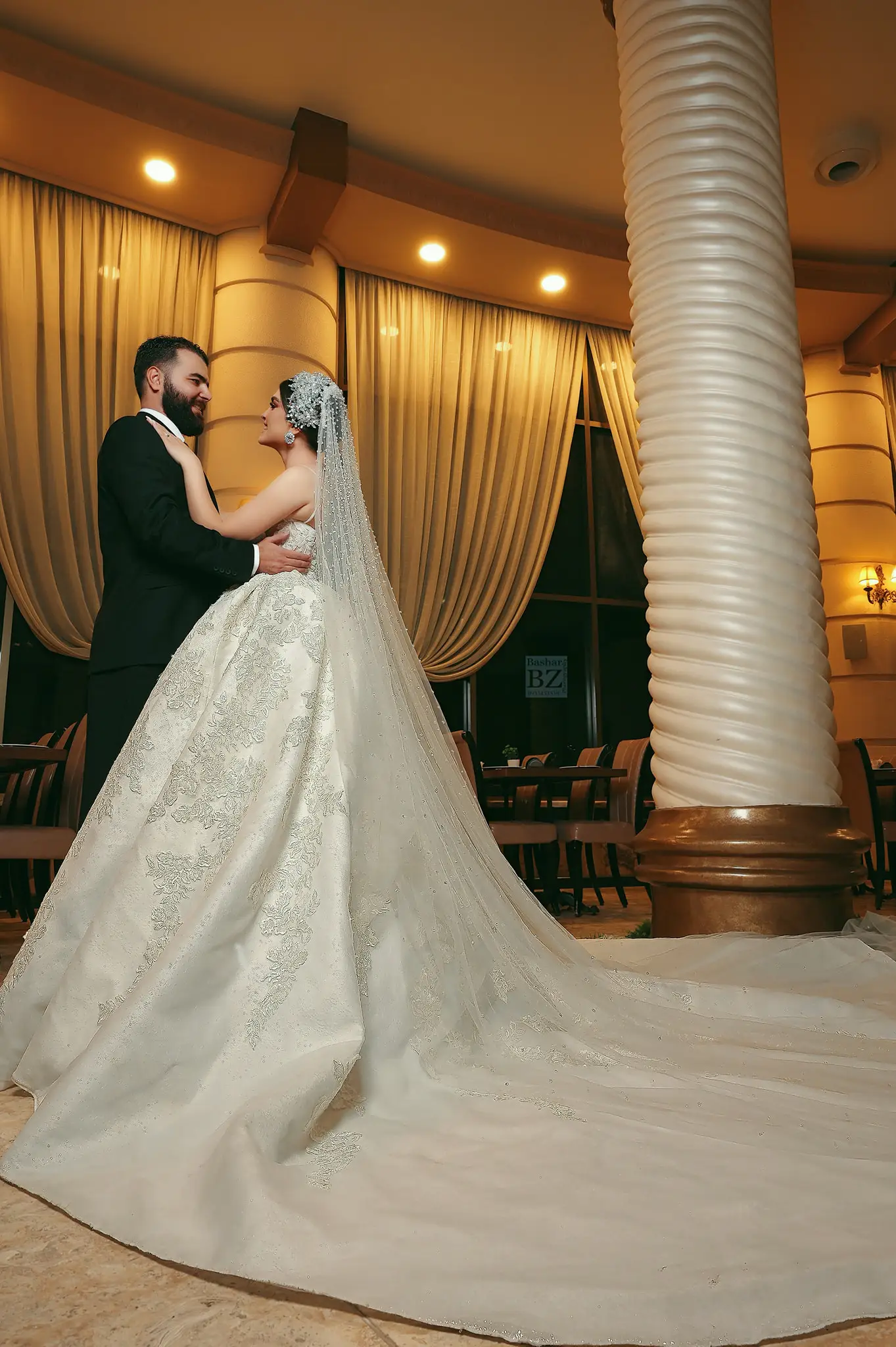 Vestido de novia elegante de Dubái con tirantes finos, traje de novia hecho a medida con apliques de encaje bordado