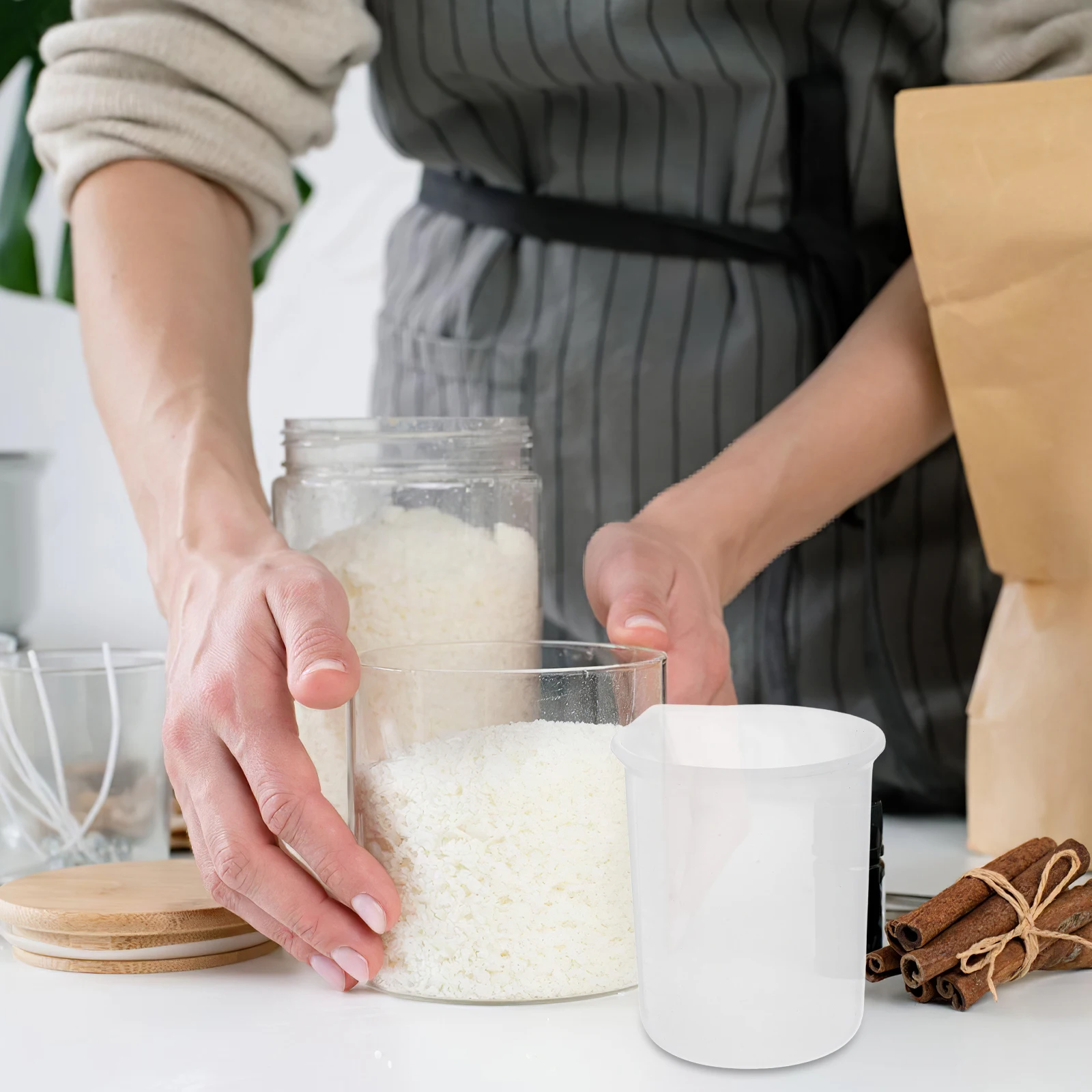 

20 pcs 100mL Plastic Beaker Measuring Cup Liquid Container Graduations White PP Acid Alkali Laboratory Household Baking