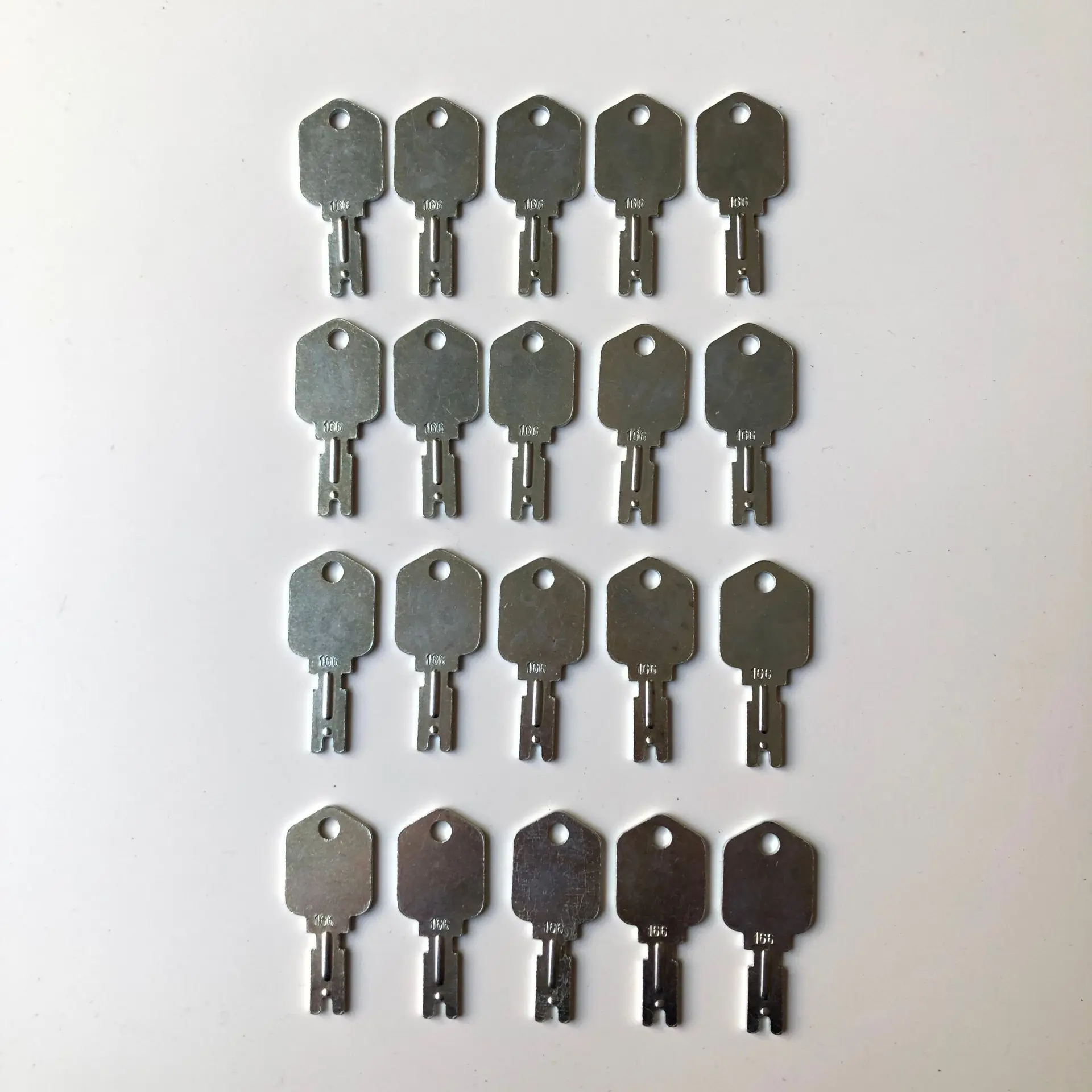 20 PCS 166 Forklift key for Pollak Clark Yale Hyster For Komatsu Mustang Gradall Gehl for Daewoo Doosan A214062 5133504