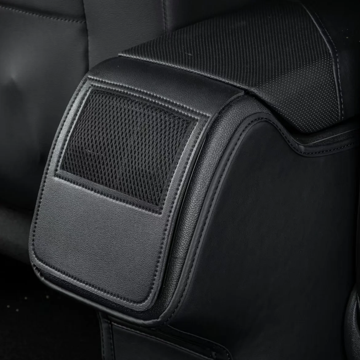 

For VW Arteon Passat B8 B9 Jetta MK7 Golf 8 Rear Air Vent Outlet Cover Dust-proof net anti-kick pad Frame Trim Car Accessories