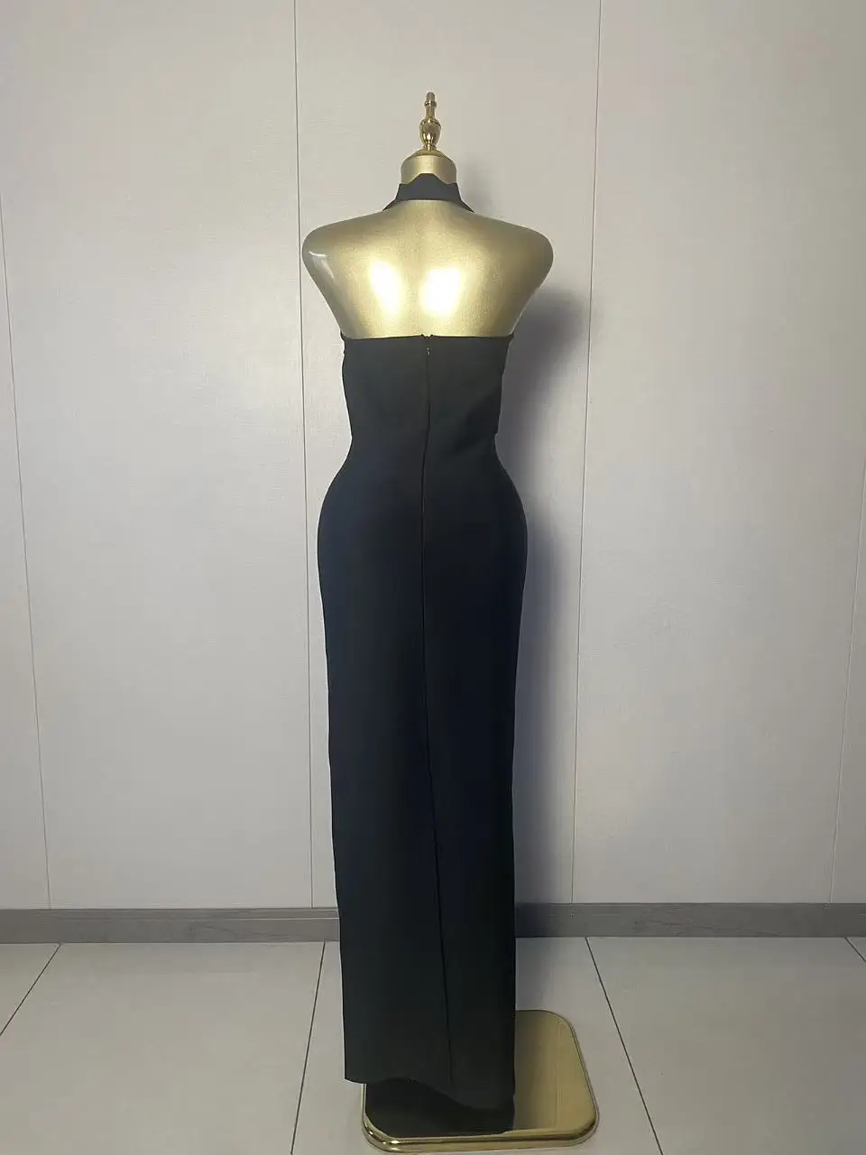 فستان نسائي جديد مثير موديل 2025 بدون أكمام مع رسن أسود ميدي فستان ضيق 2025 أنيق للسهرة والنوادي الفاخرة فساتين حفلات أعياد الميلاد