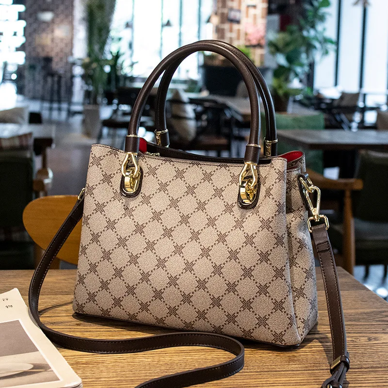 

Luxury Spacious Tote Designer Diaper Bag Women Large Capacity Elegant Leather Crossbody Shoulder Bag For The Organized Woman