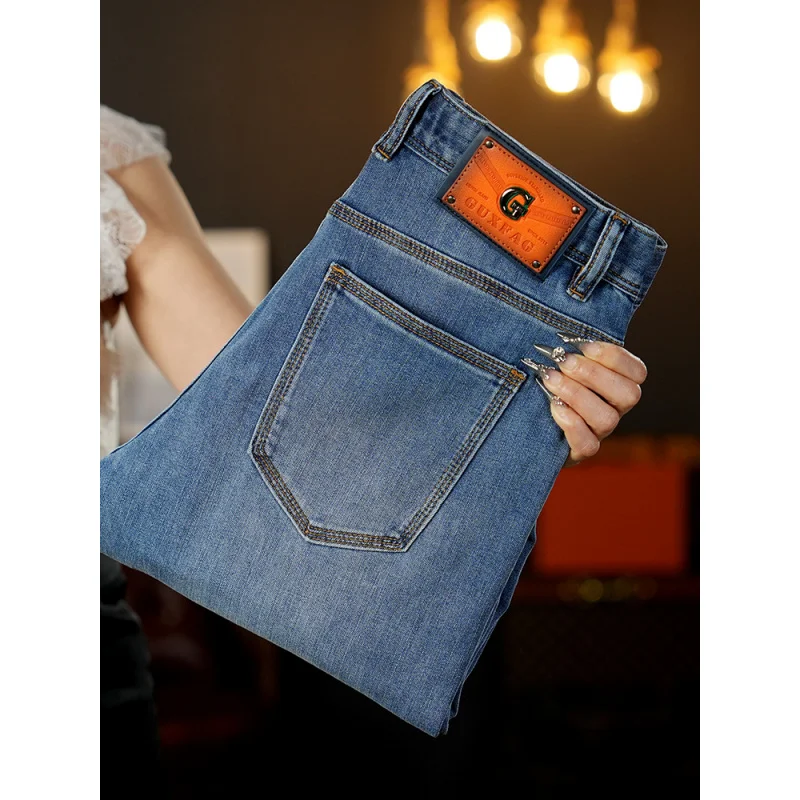 جينز أزرق صيفي جديد لعام 2025 للرجال بقصة ضيقة وأقدام صغيرة مرنة وعصرية سراويل جينز رفيعة متعددة الاستخدامات