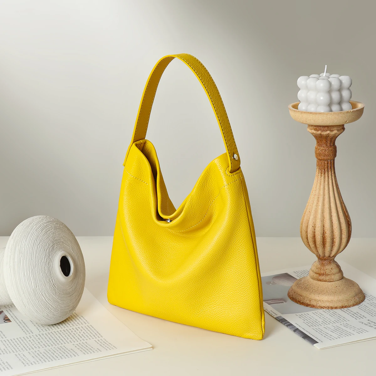 

Simple First-Layer Cowhide Tote Bag, Genuine Leather Handbag, Soft Leather Underarm Bag, Versatile for Commuting and Casual Use, Versatile Shoulder Bag