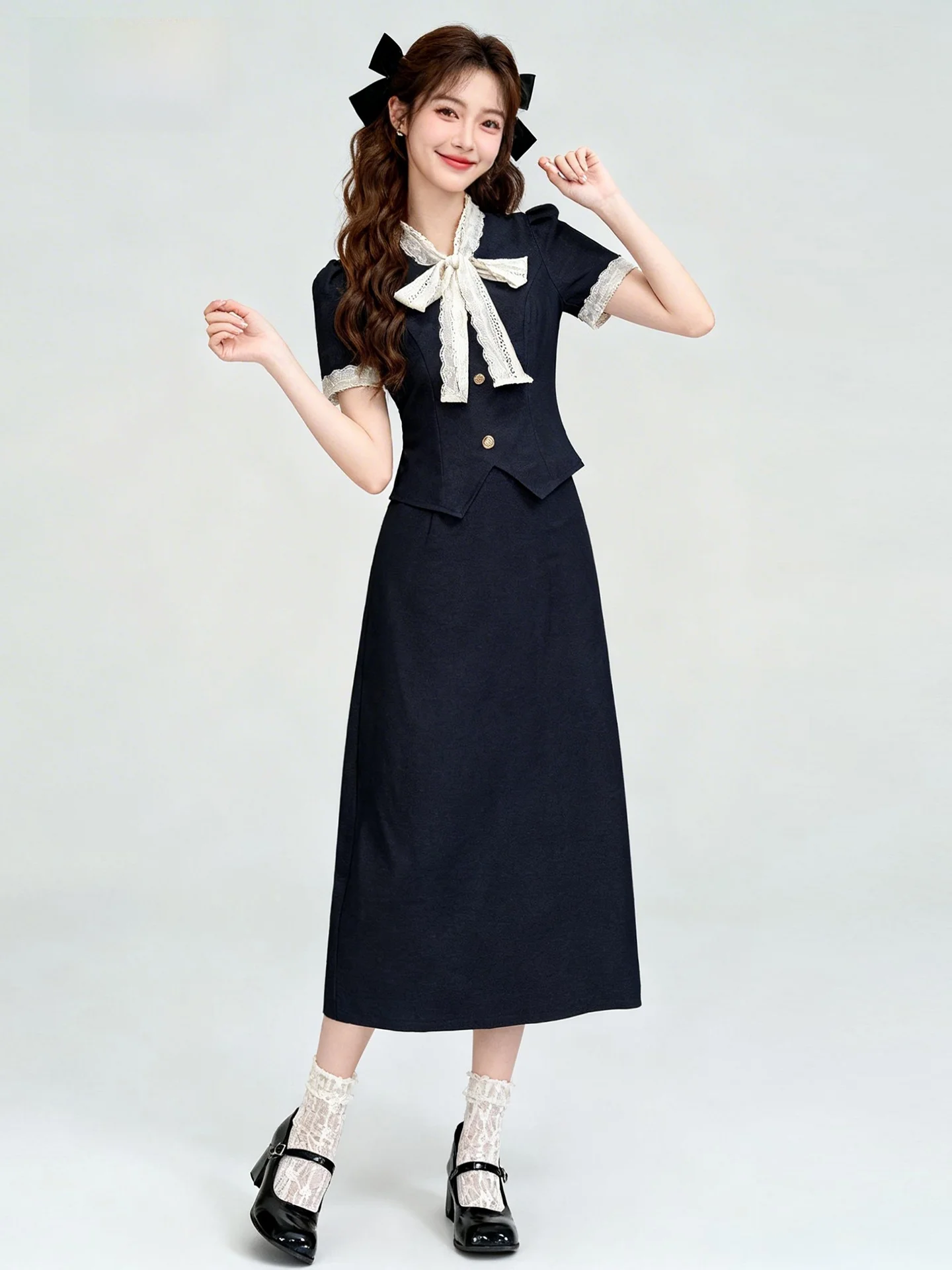 

Шикарный летний костюм для женщин: приталенный, элегантный, высококачественный, модный комплект из девяти предметов, включающий длинное платье и дышащие хлопковые брюки.