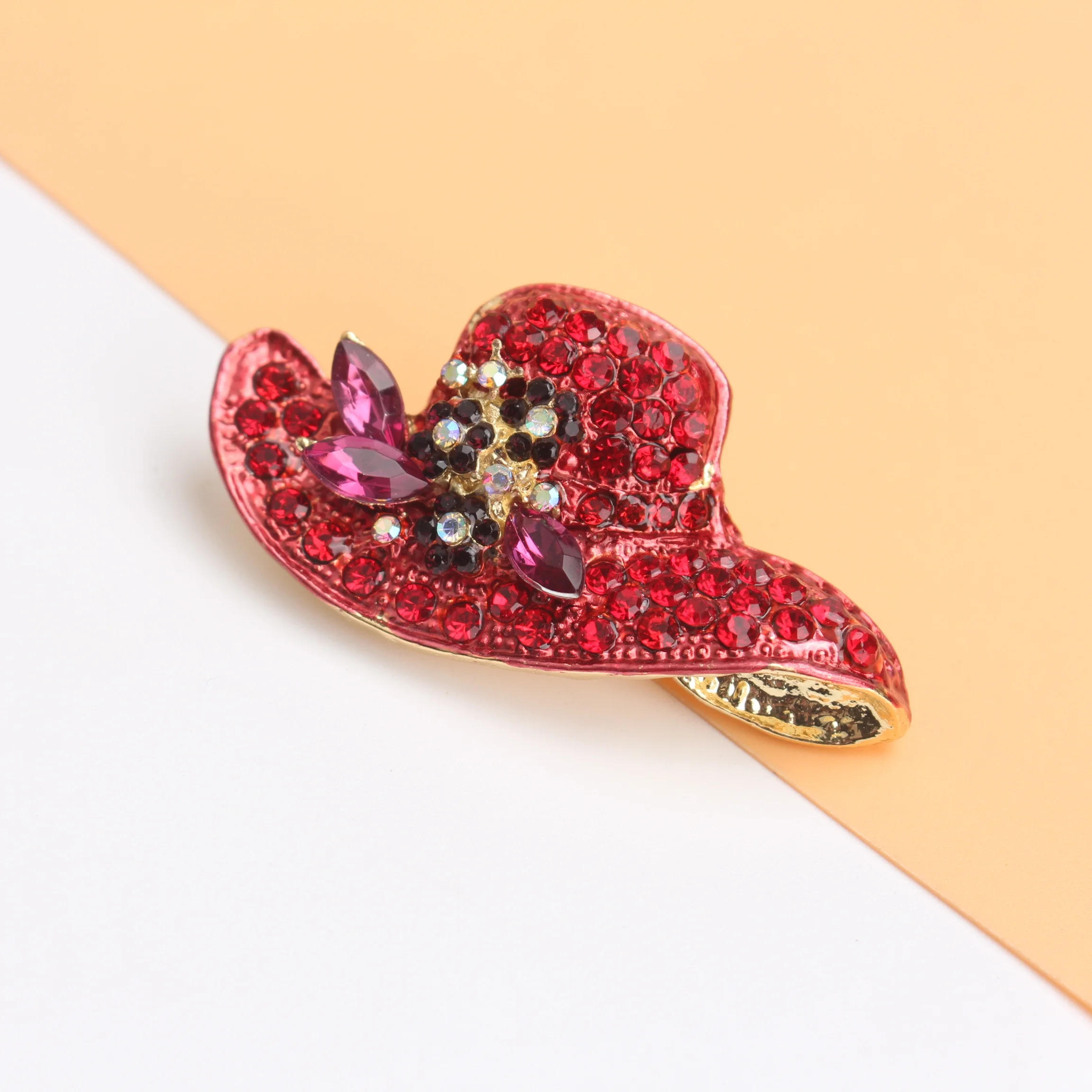 Vintage Rhinestone Hat Luxury Brooches for Women Classic Straw Cap Drop Oil Brooch Pin Clothing Suit Accessories Corsage