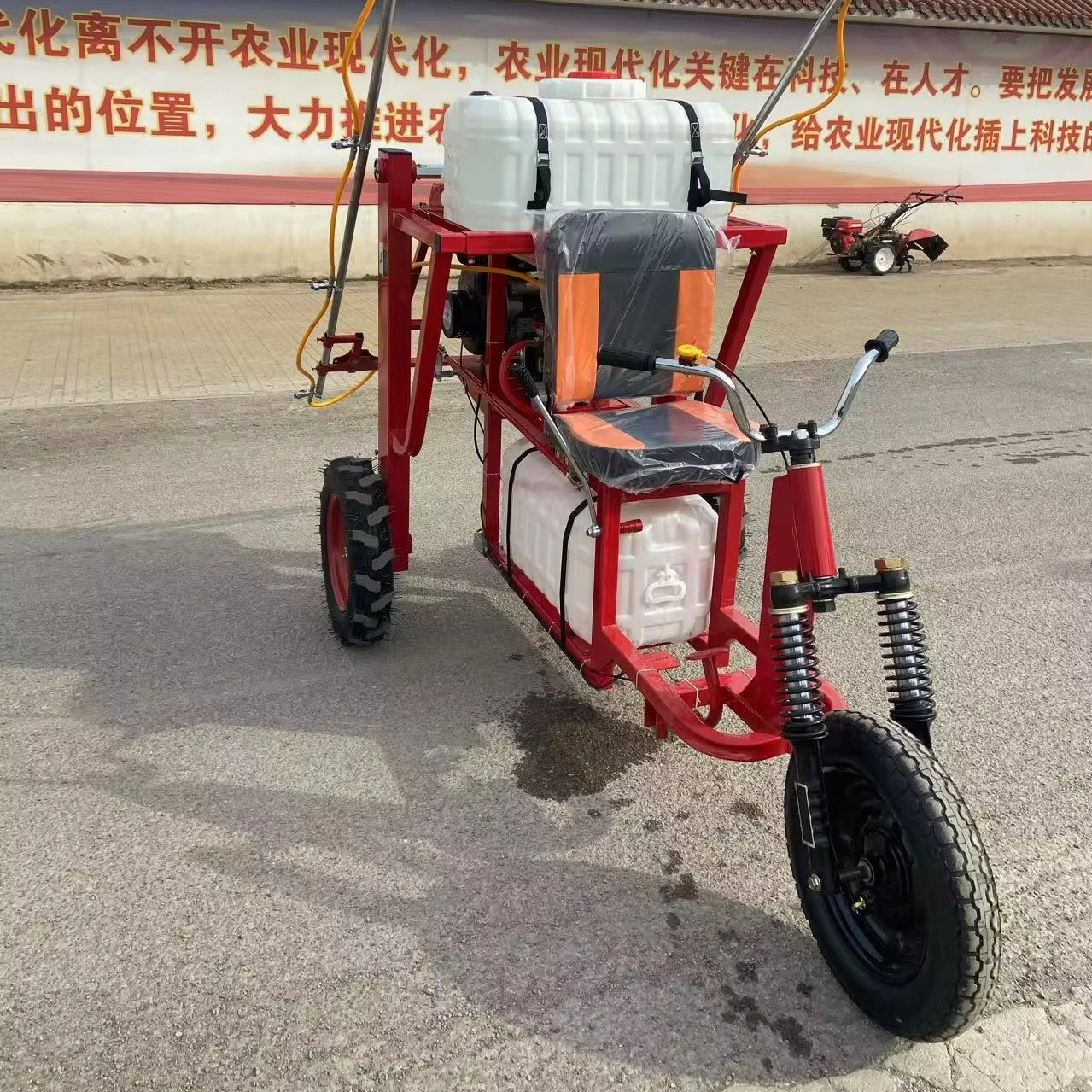 

Встроенное прецизионное оборудование для контроля удобрения и распыления с линией Gaso или двигателем Die Sel.