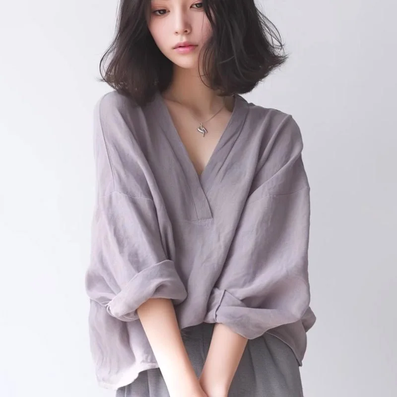 

Новая модная весенняя повседневная однотонная трендовая женская одежда с v-образным вырезом, удобные элегантные свободные топы, простые рубашки
