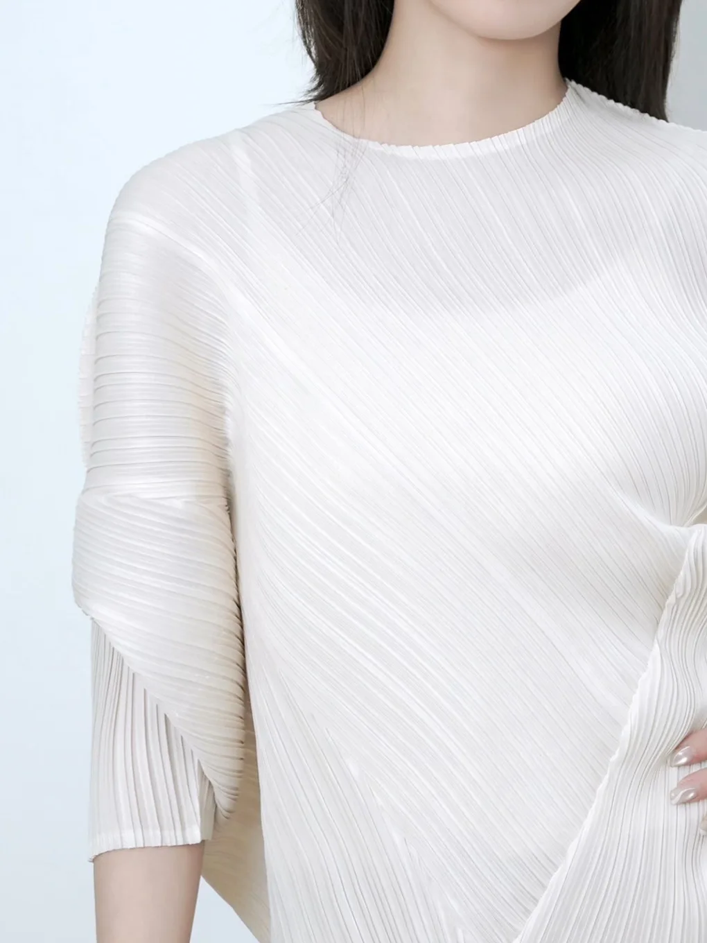 Women's Irregular Pleated Top, Spring/Summer 2026 New Style, Solid Color, Versatile Base Layer, Can Be Worn Outerwear T-shirt