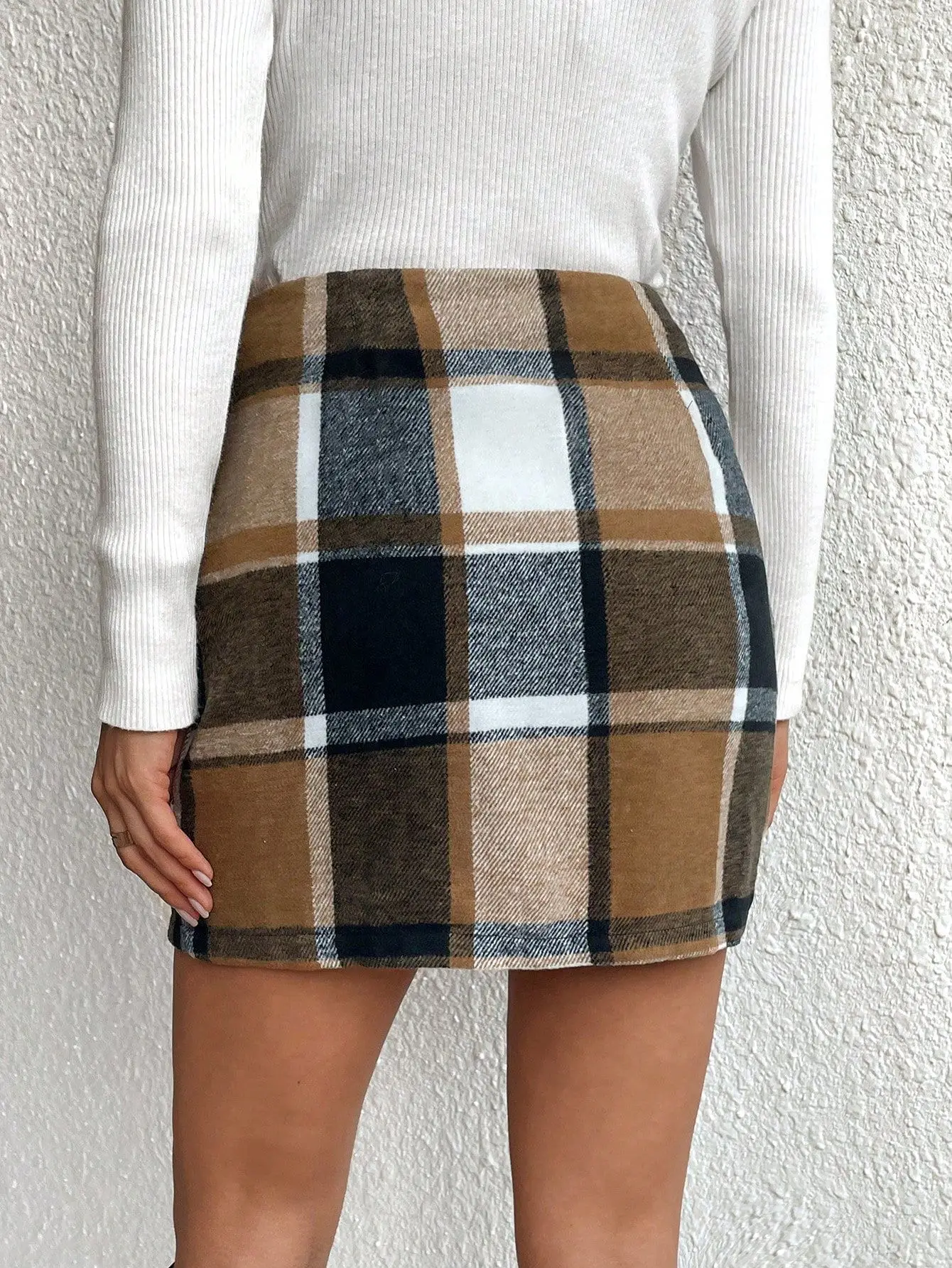 Plaid printed short midi skirt, suitable for daily wear in autumn and winter.