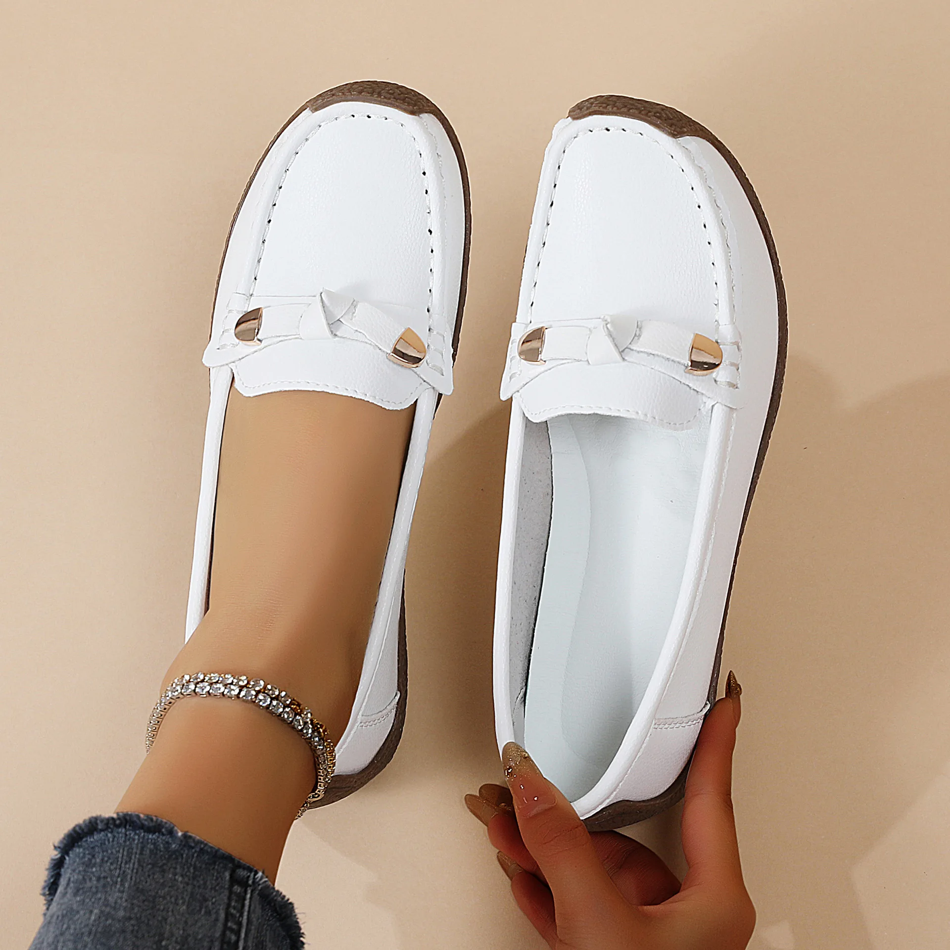 Plus-size 44 Women's Shoes Slip on Casual Flat Shoes Women Lightweight Soft Leather Nurse Shoes 2025 Fashion Comfortable Loafers
