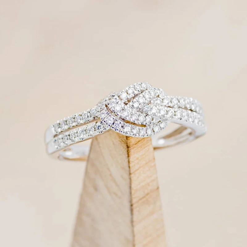 Huitan Roman Knoten Design Zirkonia Kristall ringe für Frauen Silber Farbe Luxus trend ige weibliche Accessoire Ehering Schmuck