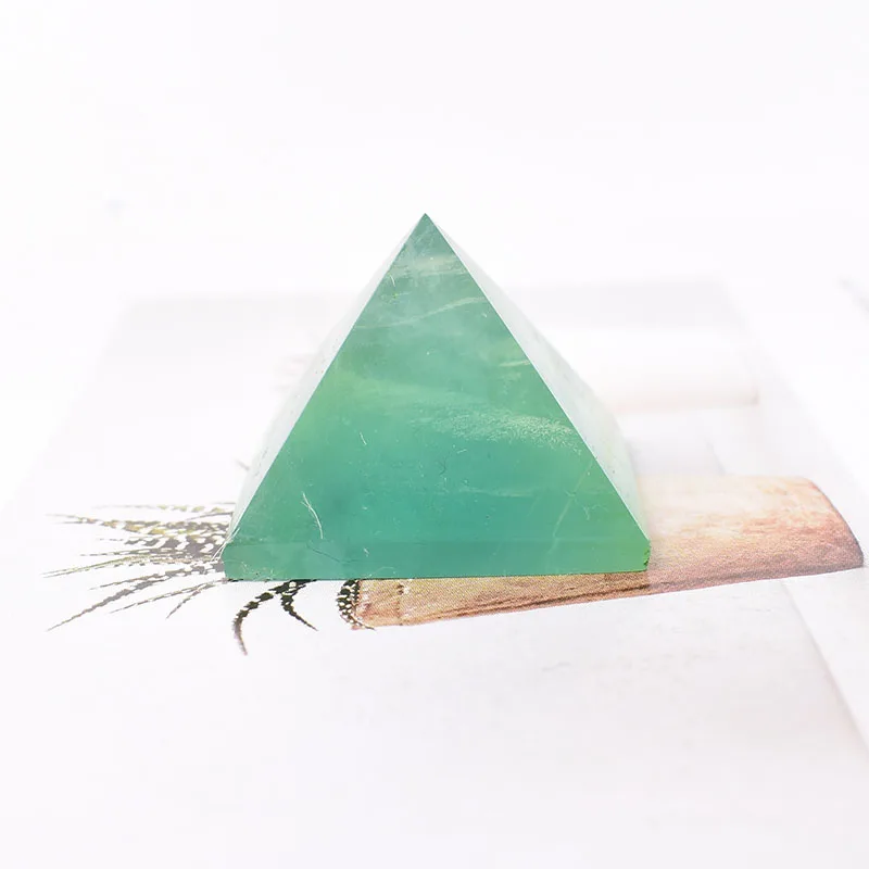 Natürlicher Kristall poliert grün Fluorit Pyramide Heils tein Energie turm für Wohnkultur Reiki Poliers tein Chakra Turm