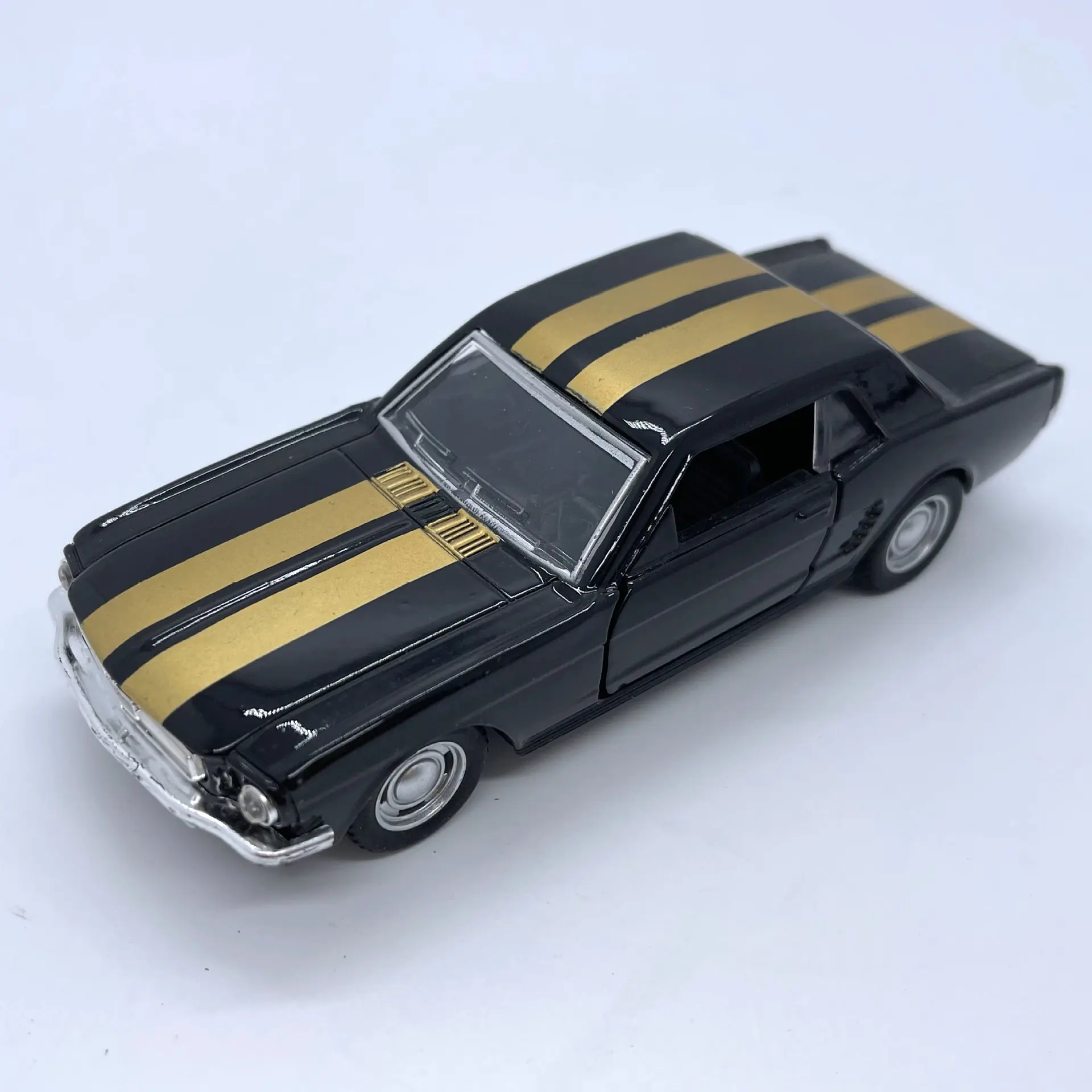 1:32 Legering Klassieke Auto Speelgoed Simulatie Retro Dubbele Deur Trek Auto Klassieke Auto Kinderen Speelgoed Inertie Auto Desktop Decoratie