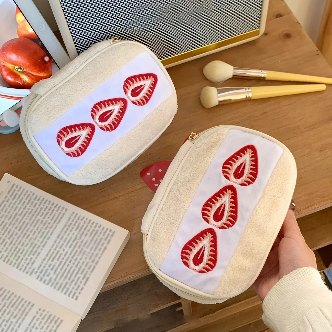 New Strawberry Embroidery Makeup Bag with Checkered Lining Portable Cosmetic Pouch Cute Korean Style Embroidered Bag for Travel