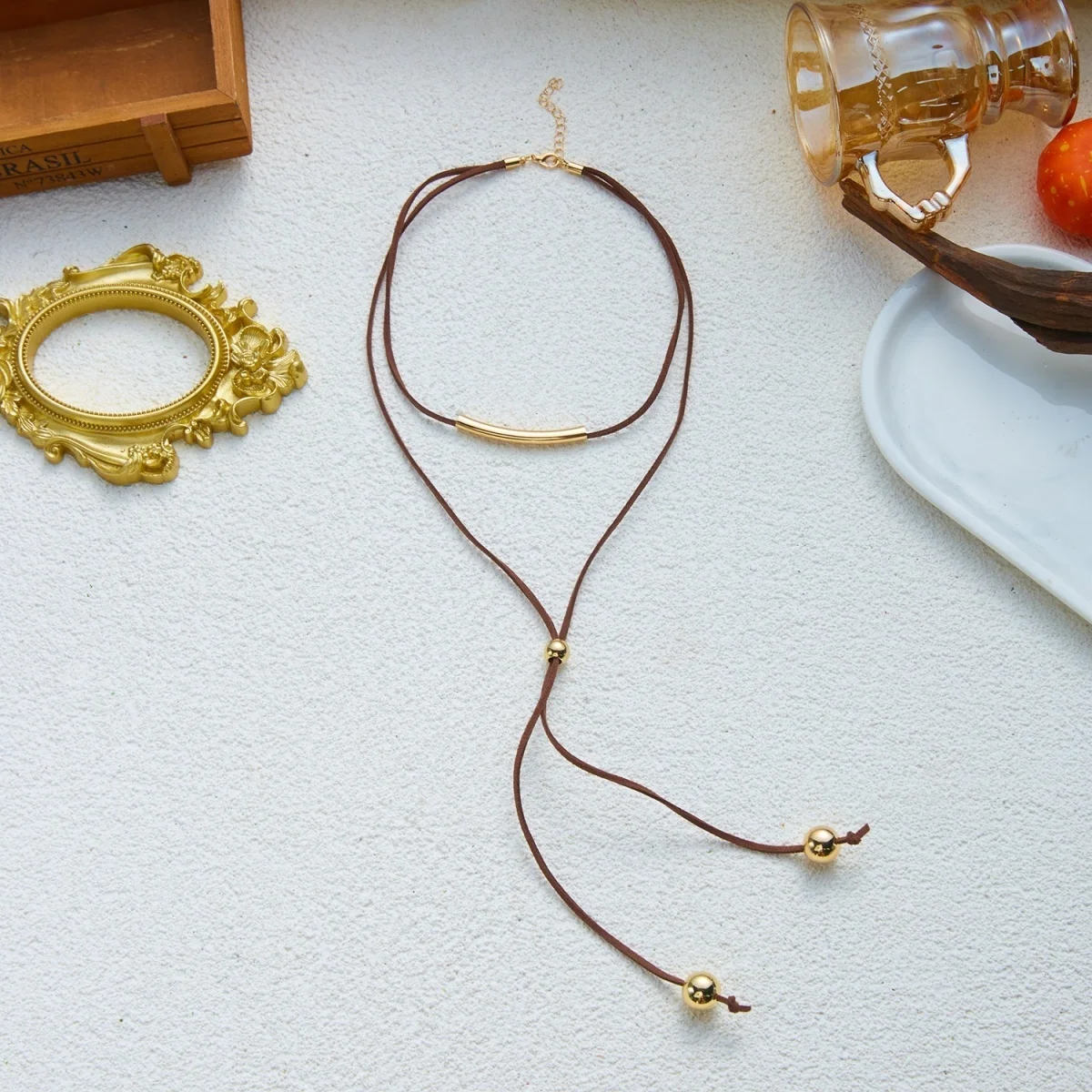 Vintage Minimalistische Gebogene Mehrschichtige Halskette für Damen und Herren, Schwarzes Lederband, Y-förmige Goldfarbene Perlen, Quasten-Choker-Schmuck – Detail 30