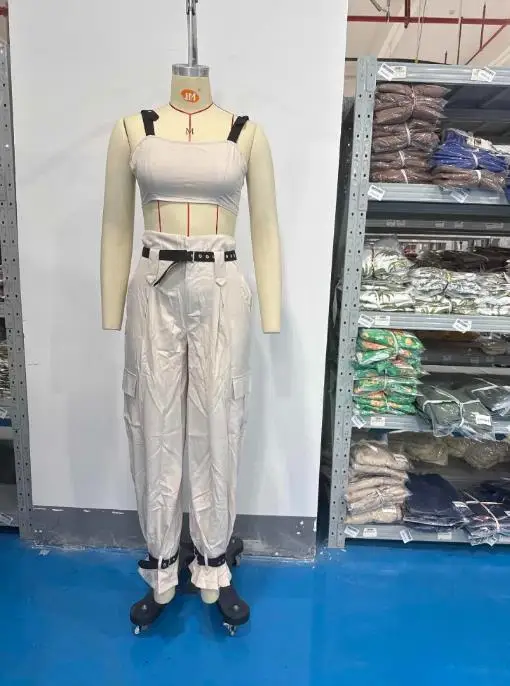 

Комплект из двух предметов, женский наряд, новинка лета 2025 года, однотонный укороченный жилет с квадратным вырезом и карманами с высокой талией, комплект брюк-карго